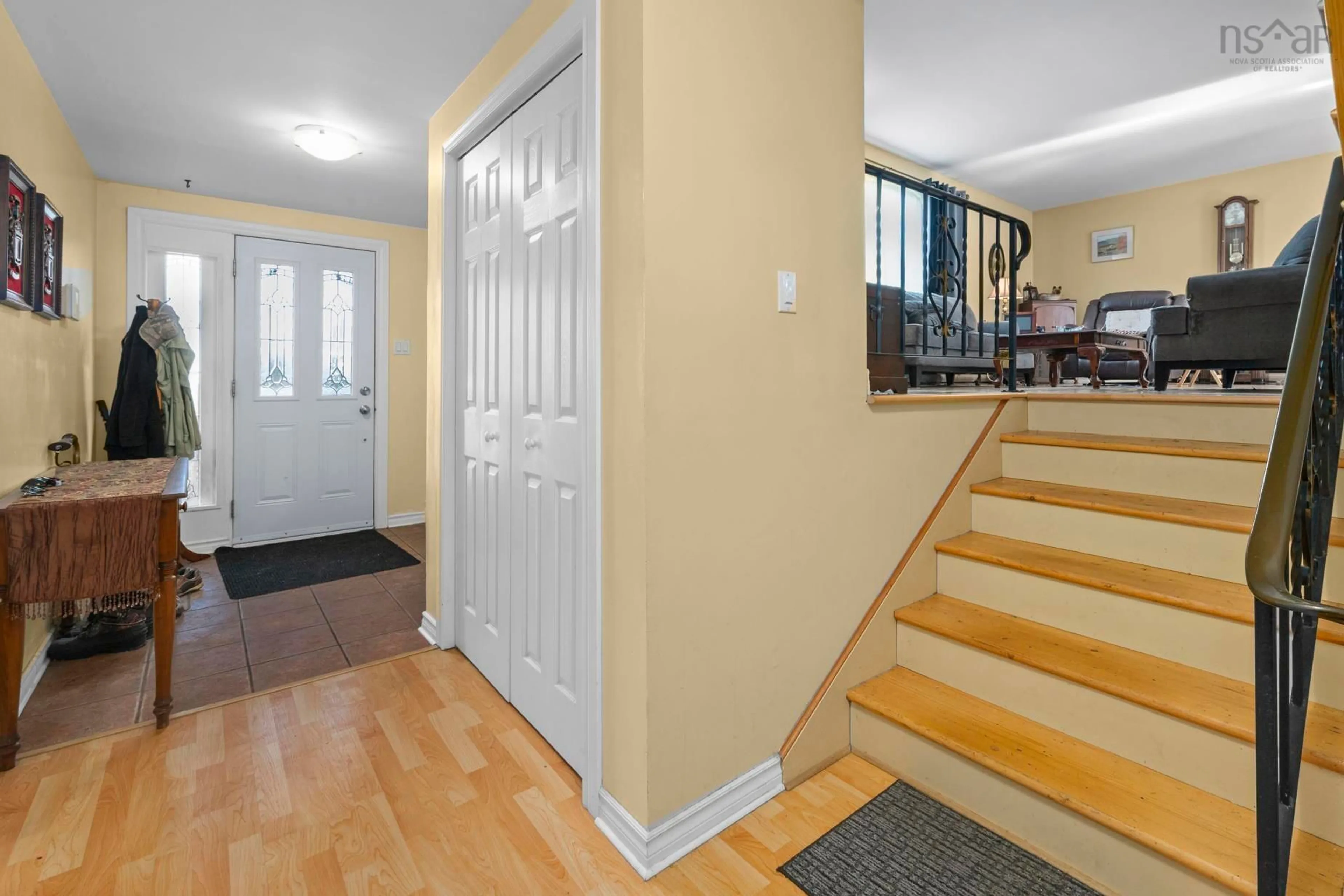 Indoor foyer for 4 Kingsmere Crt, Timberlea Nova Scotia B3T 1J4