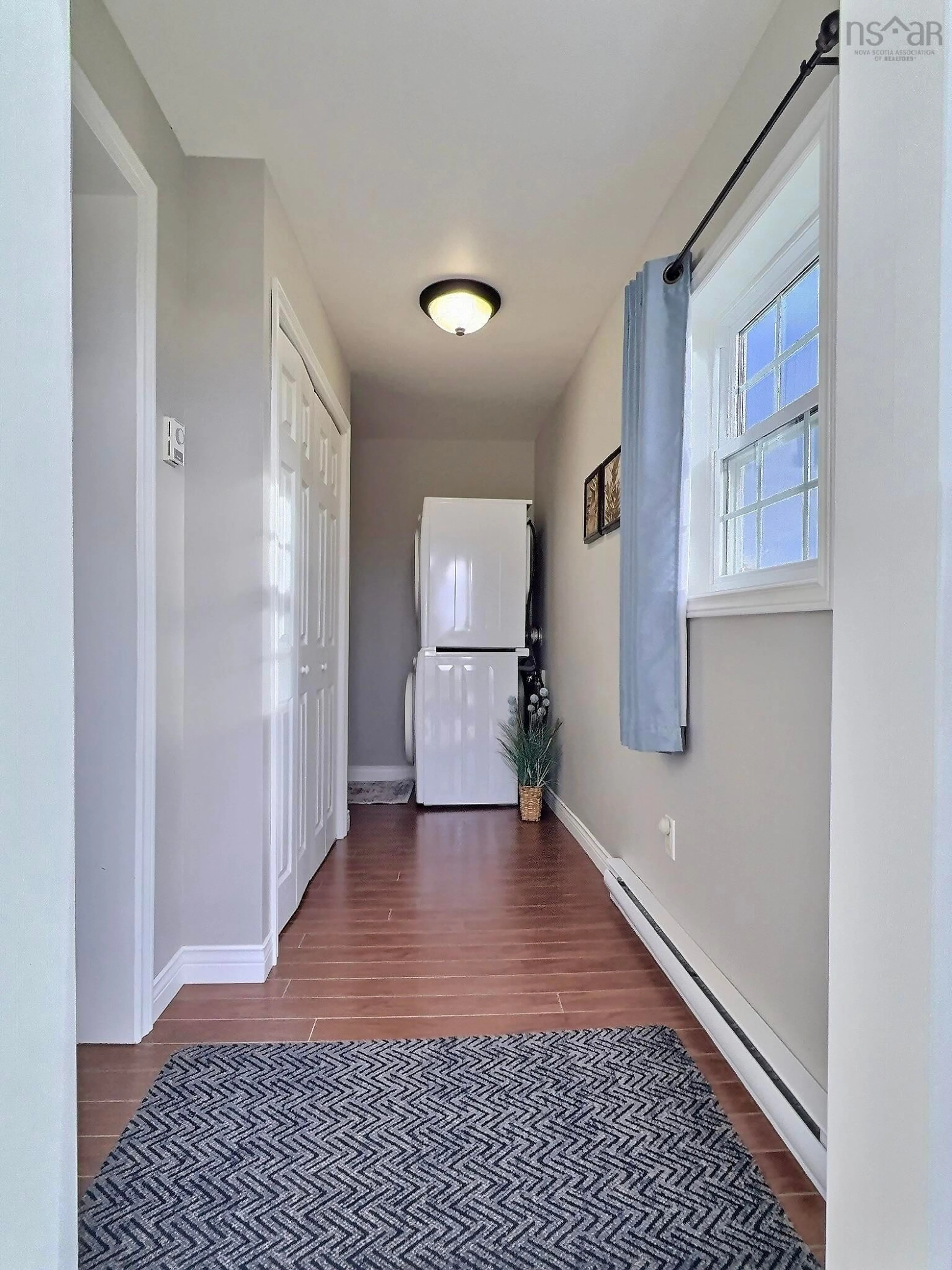 Indoor entryway for 12710 Cabot Trail Rd, Grand Étang Nova Scotia B0E 1L0