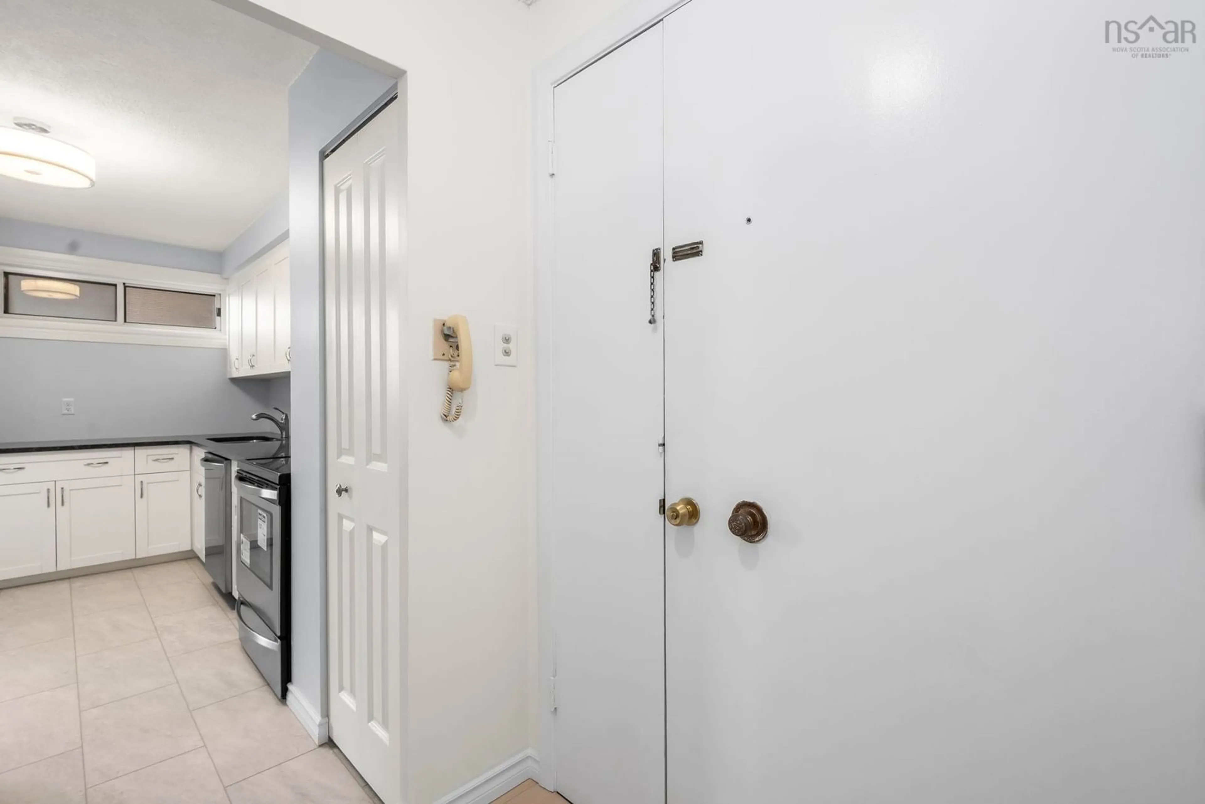 Indoor entryway for 5959 Spring Garden Road Suite 701, Halifax Nova Scotia B3H 1Y5