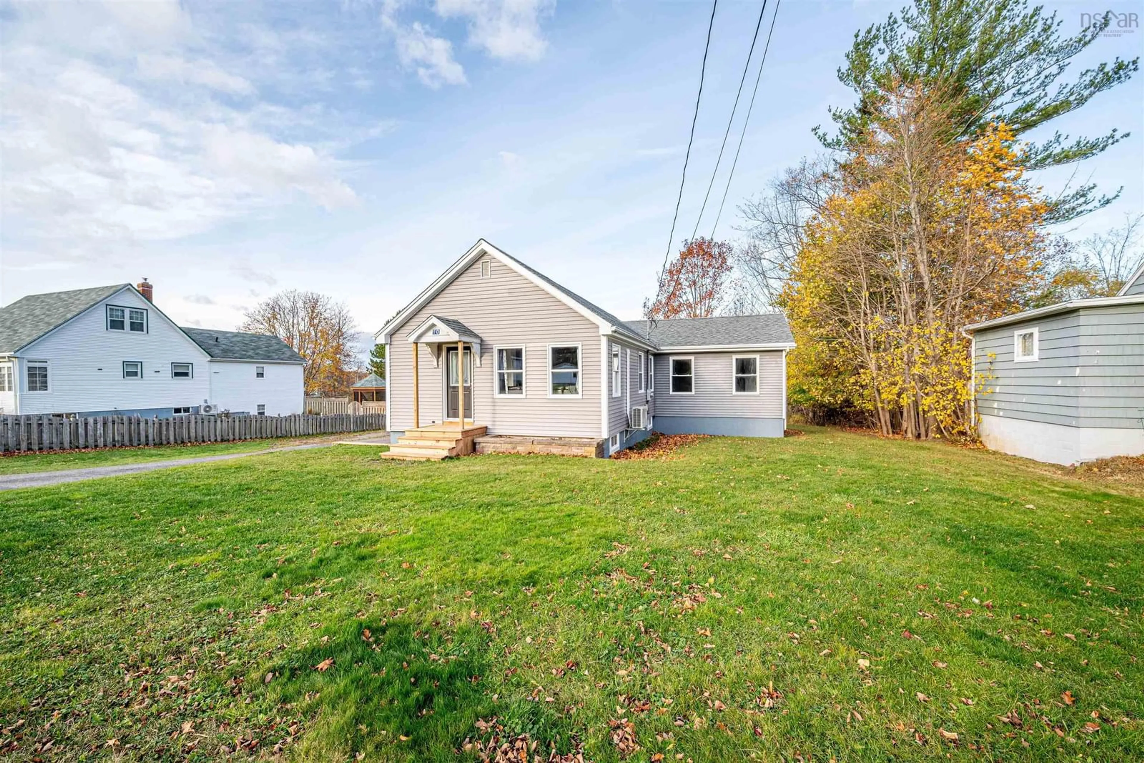 A pic from outside/outdoor area/front of a property/back of a property/a pic from drone, street for 10 Willow St, Hantsport Nova Scotia B0P 1P0