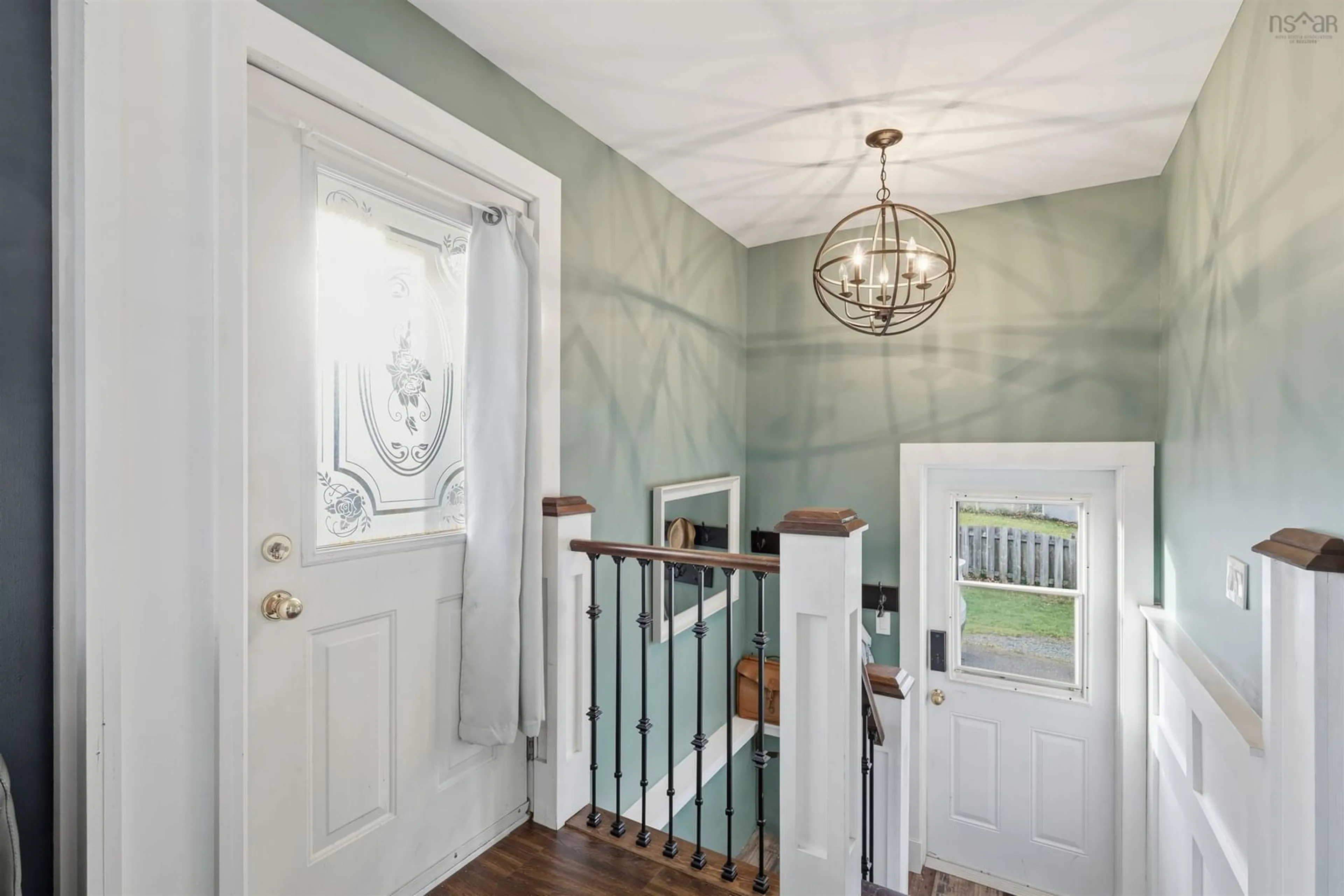 Indoor entryway for 10 Willow St, Hantsport Nova Scotia B0P 1P0