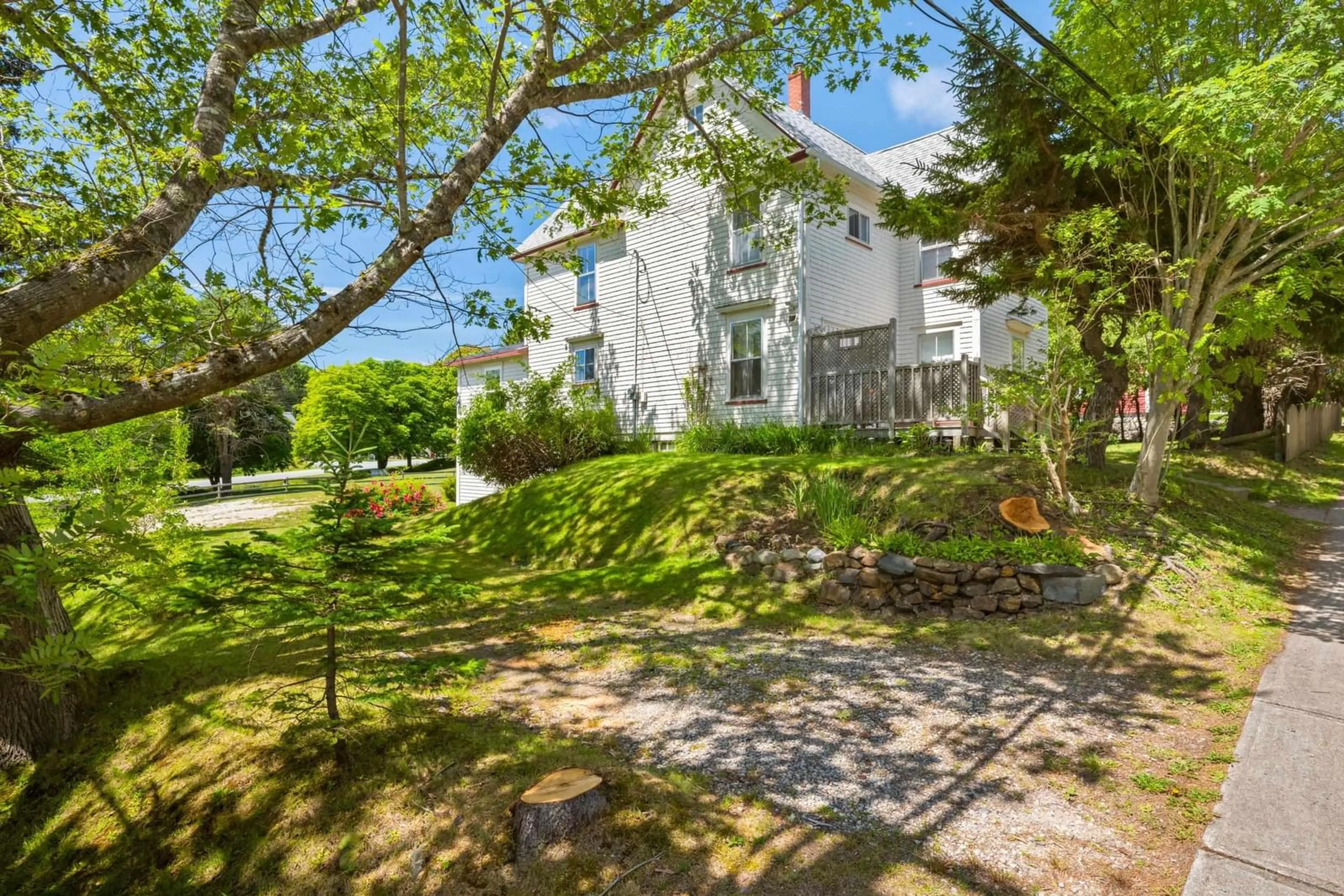 A pic from outside/outdoor area/front of a property/back of a property/a pic from drone, street for 149 Duke St, Chester Nova Scotia B0J 1J0