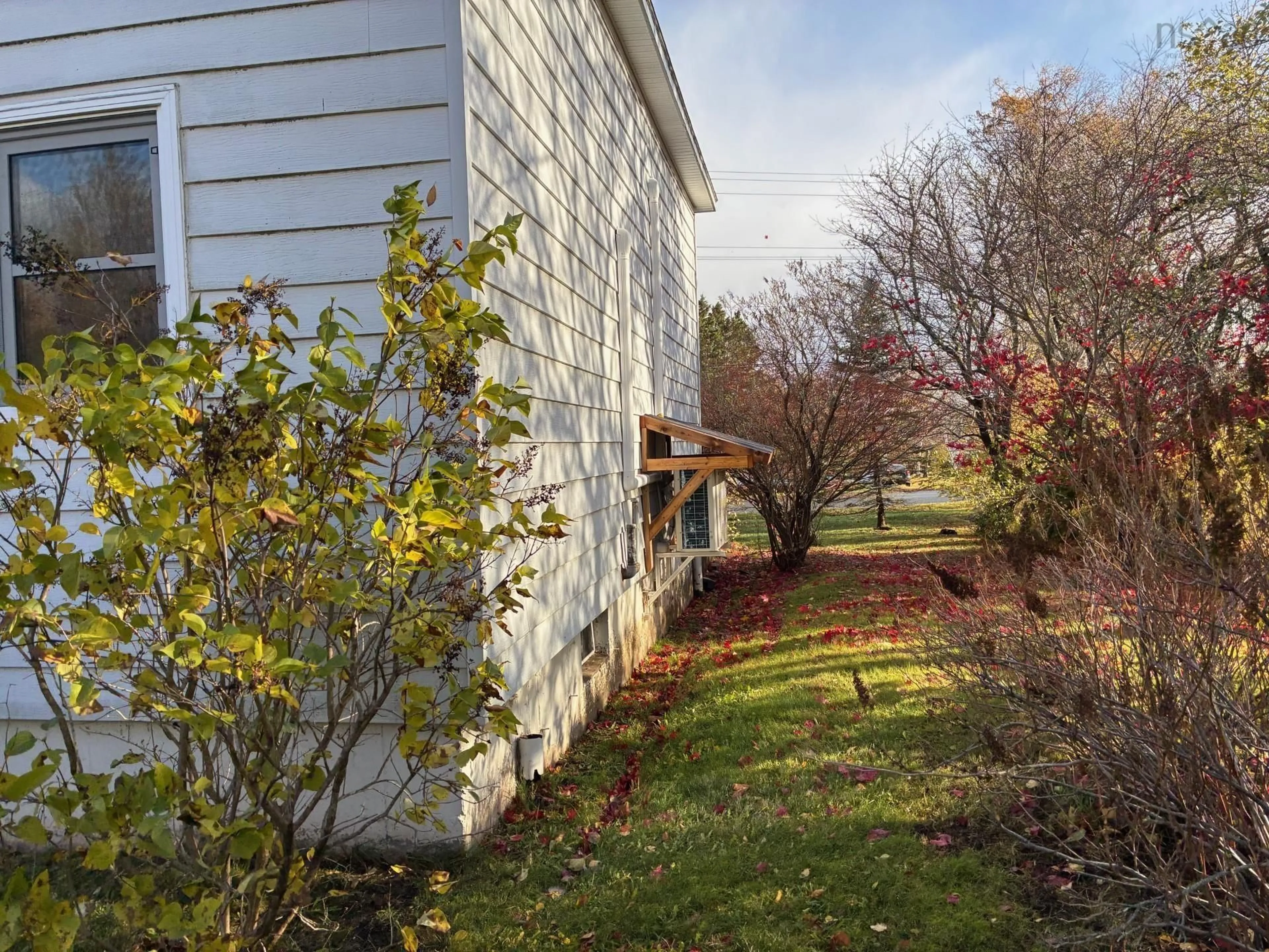 A pic from outside/outdoor area/front of a property/back of a property/a pic from drone, street for 115 Queen, Baddeck Nova Scotia B0E 1B0