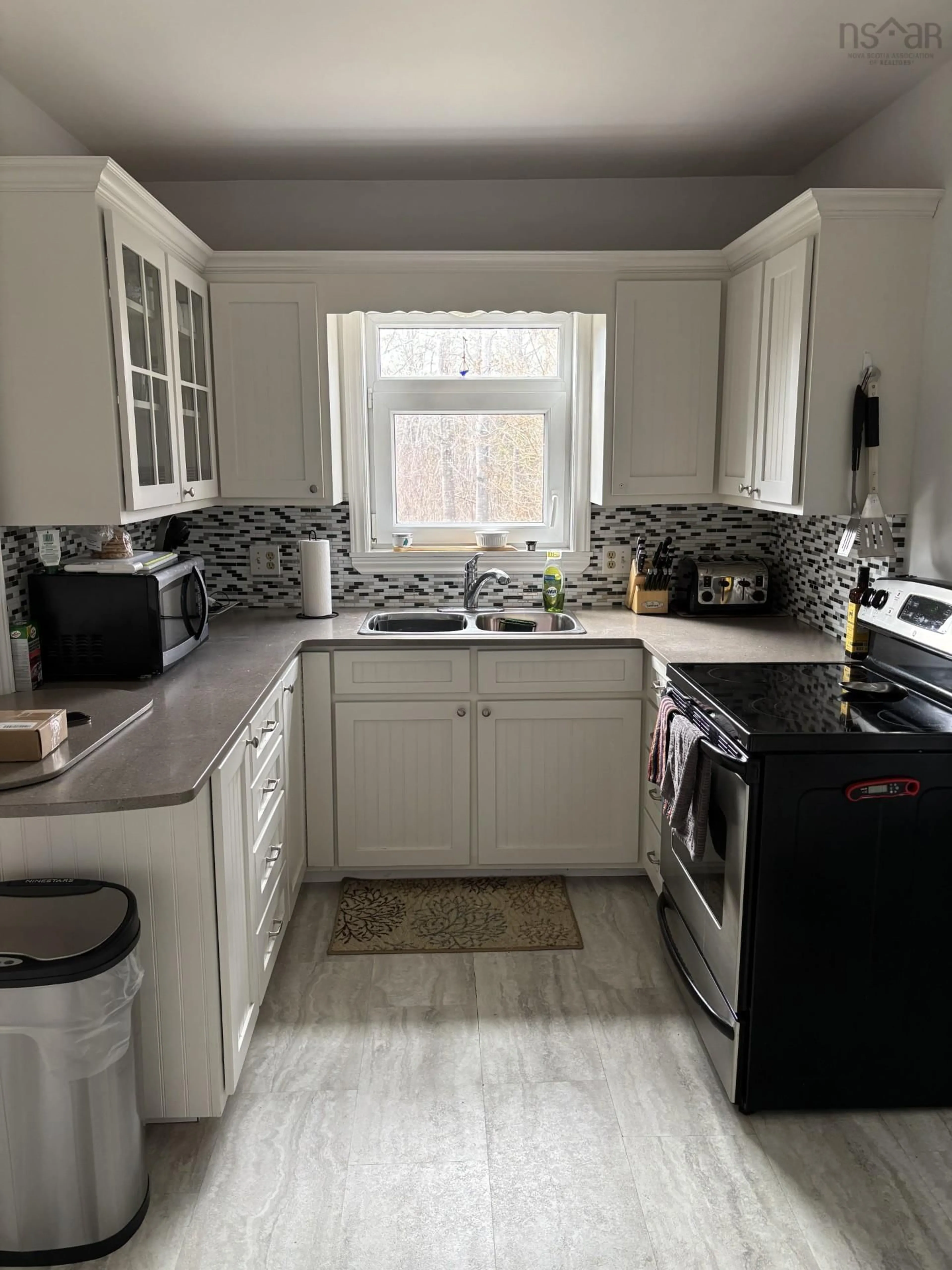 Standard kitchen, ceramic/tile floor for 115 Queen, Baddeck Nova Scotia B0E 1B0