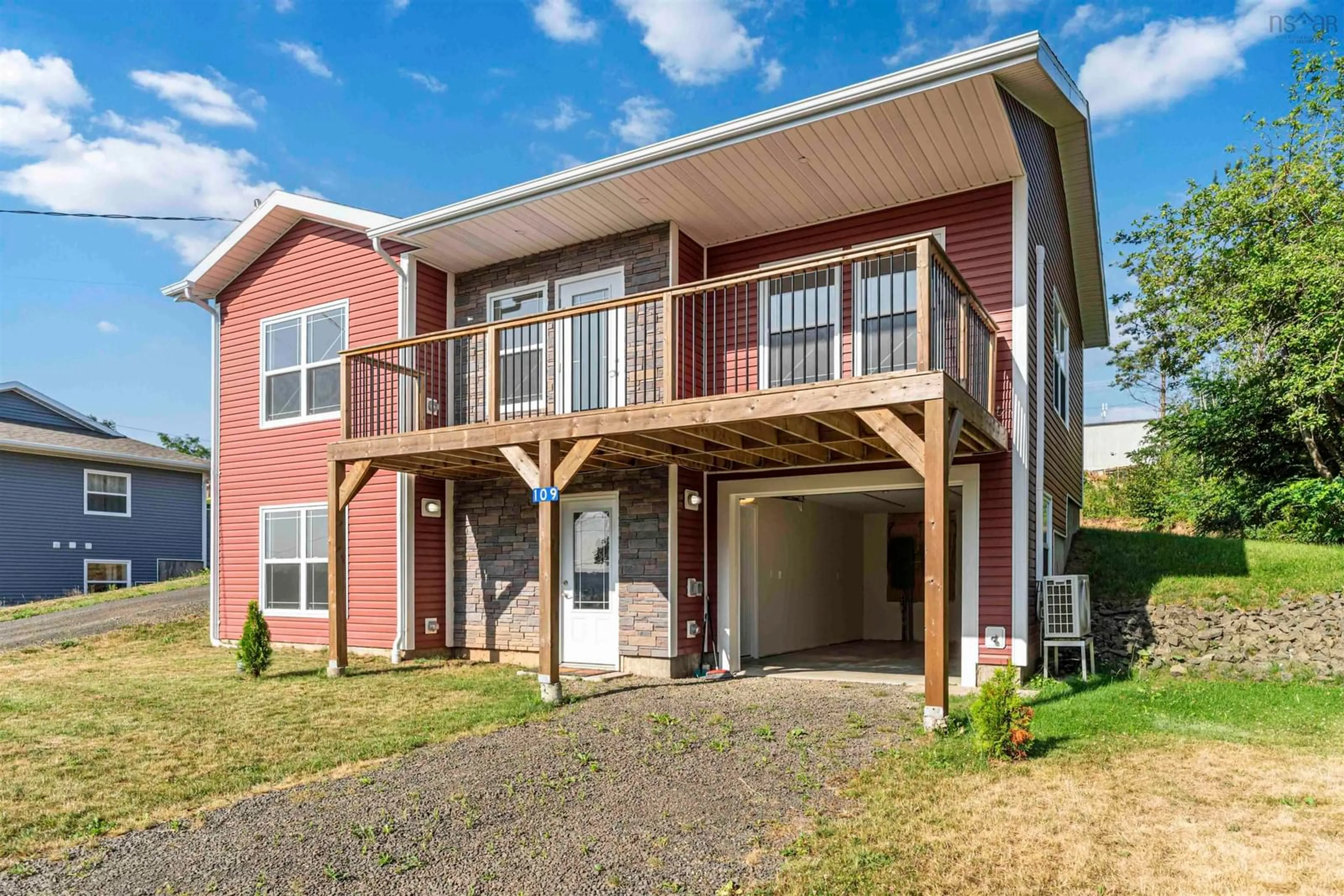 Home with vinyl exterior material, building for 109 Second Ave Ave, Digby Nova Scotia B0V 1A0