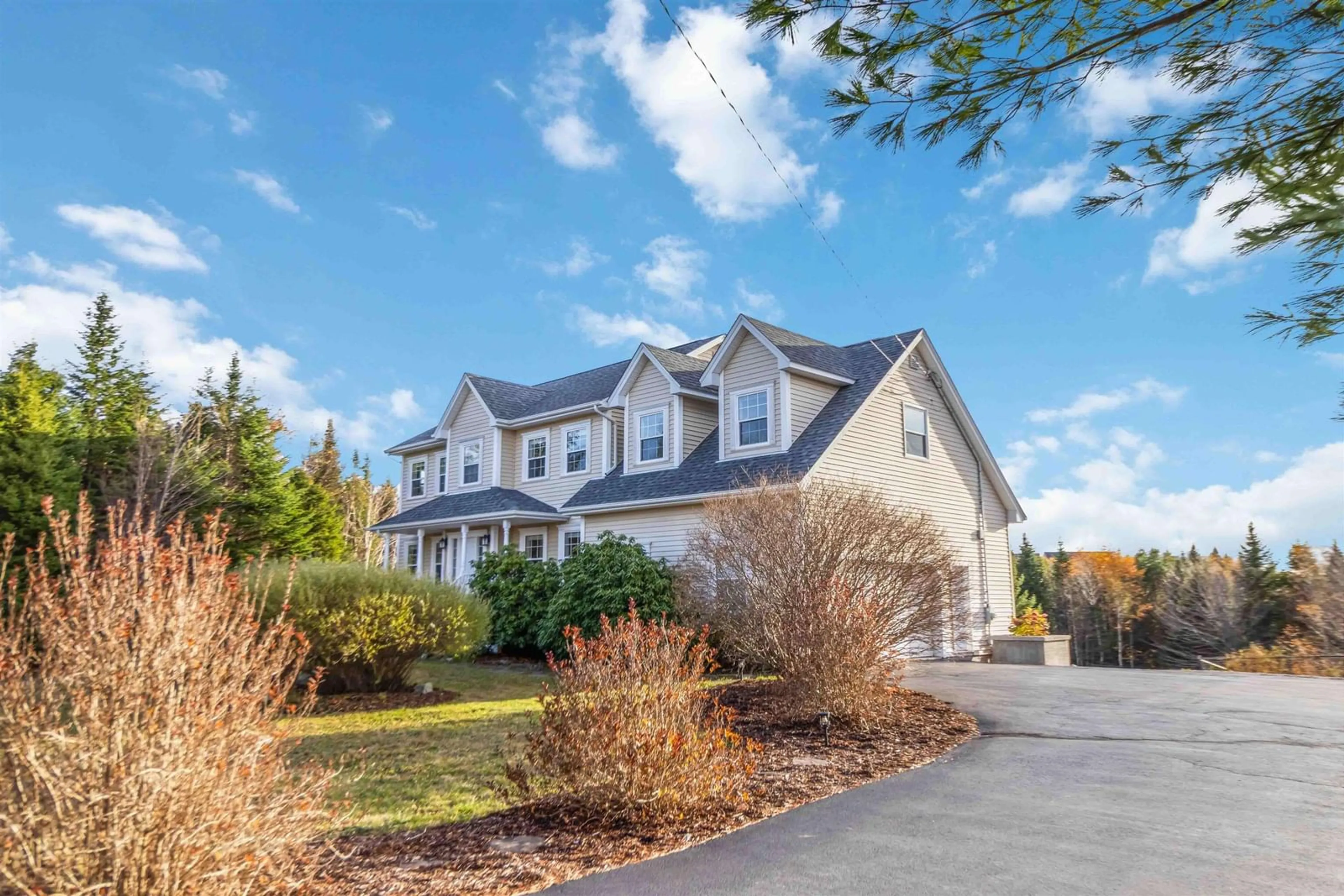 Home with vinyl exterior material, street for 39 Homewood Grove, Upper Tantallon Nova Scotia B3Z 4J7