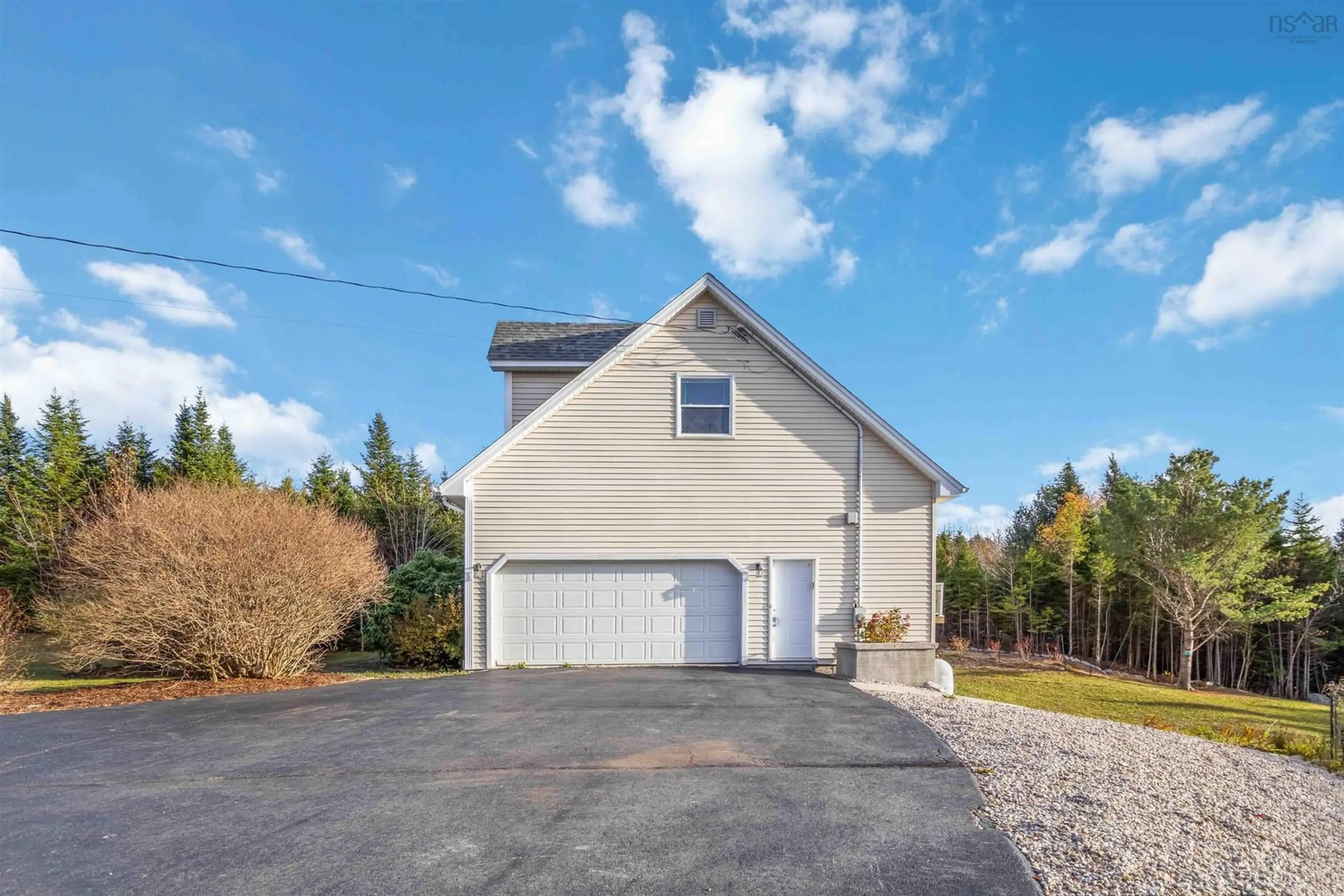 Indoor garage for 39 Homewood Grove, Upper Tantallon Nova Scotia B3Z 4J7
