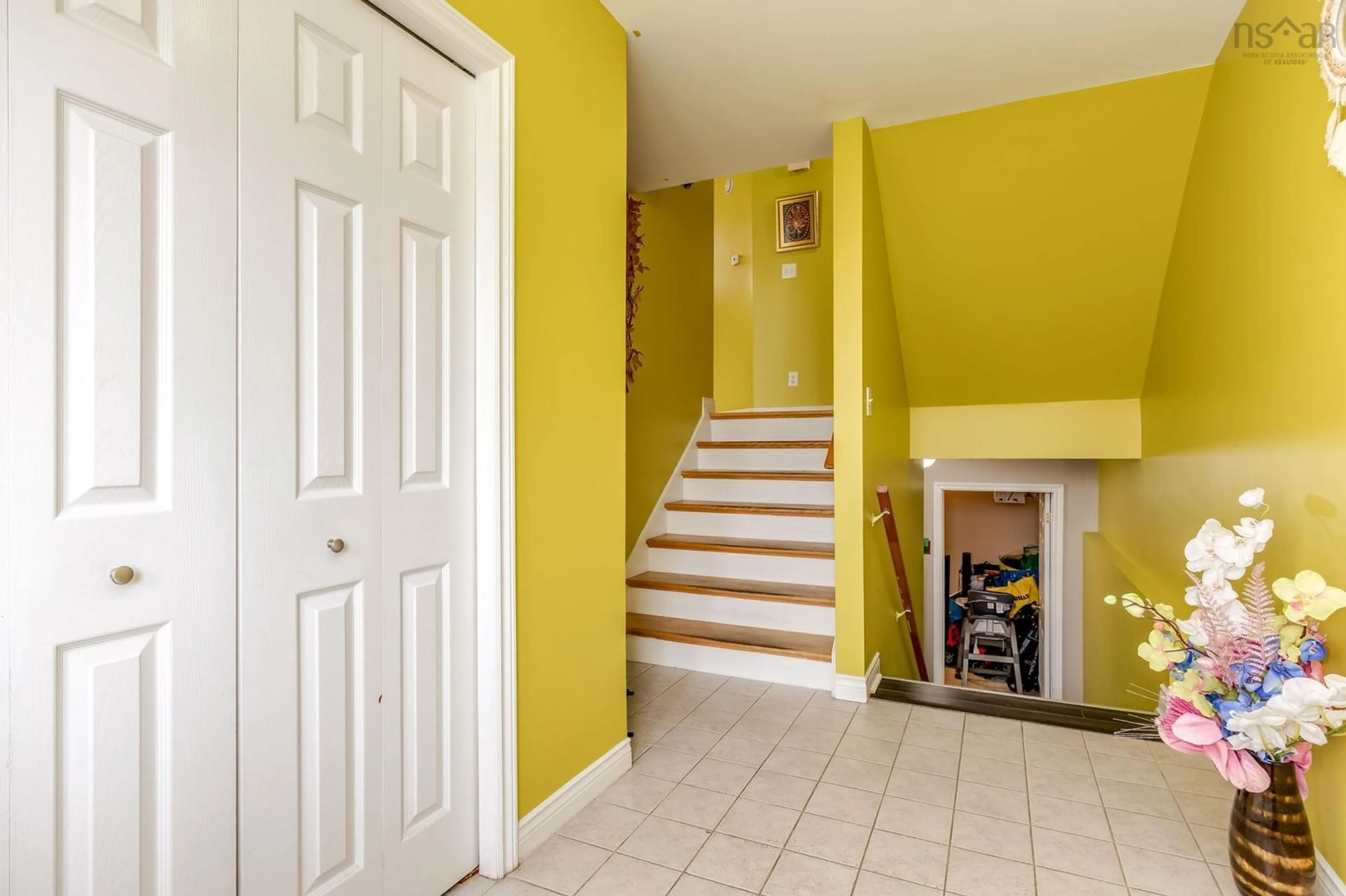 Indoor foyer for 20 Albany Terr, Cole Harbour Nova Scotia B2W 6E8