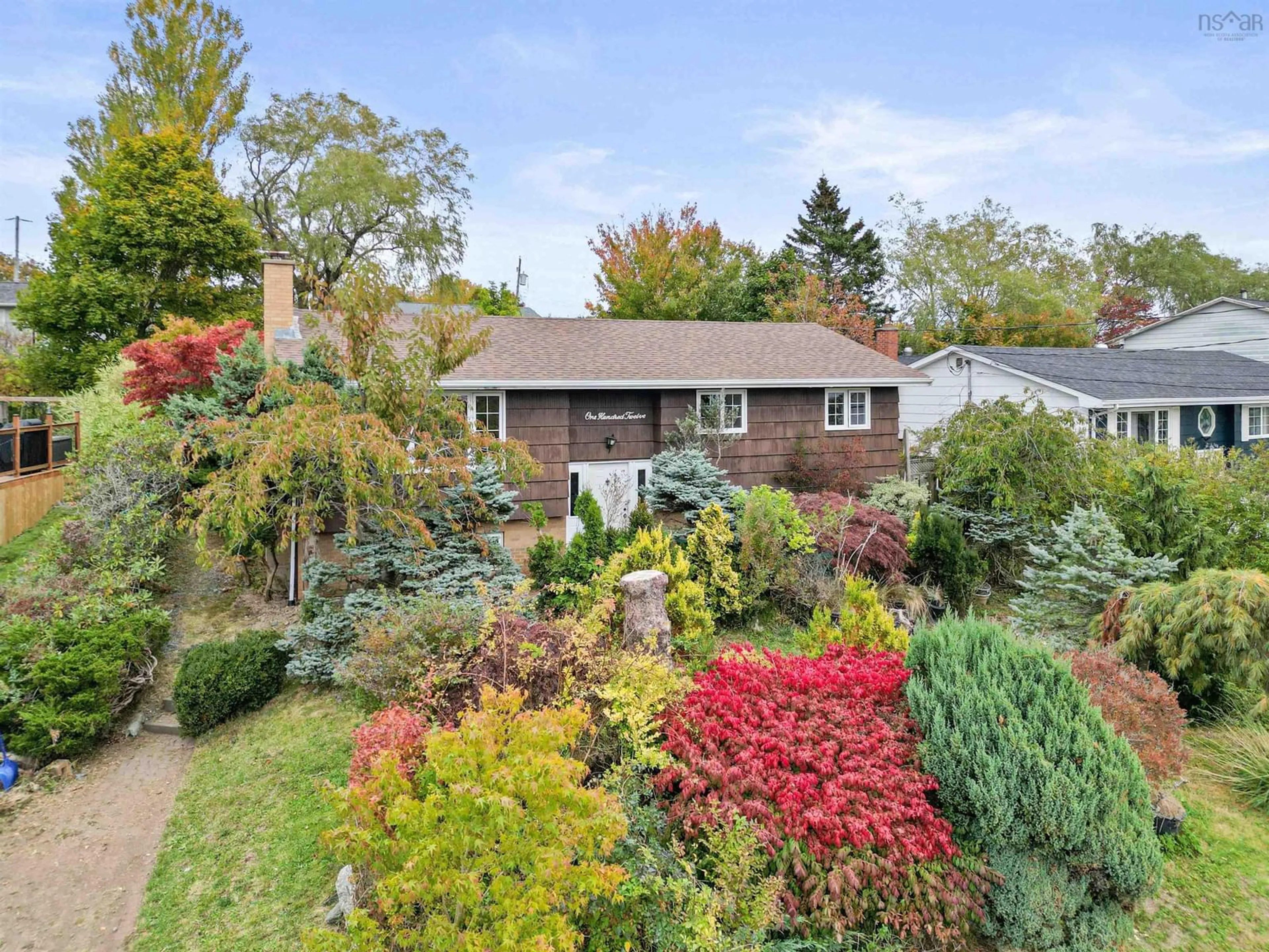 A pic from outside/outdoor area/front of a property/back of a property/a pic from drone, street for 112 Arklow Drive Dr, Cole Harbour Nova Scotia B2W 4E4