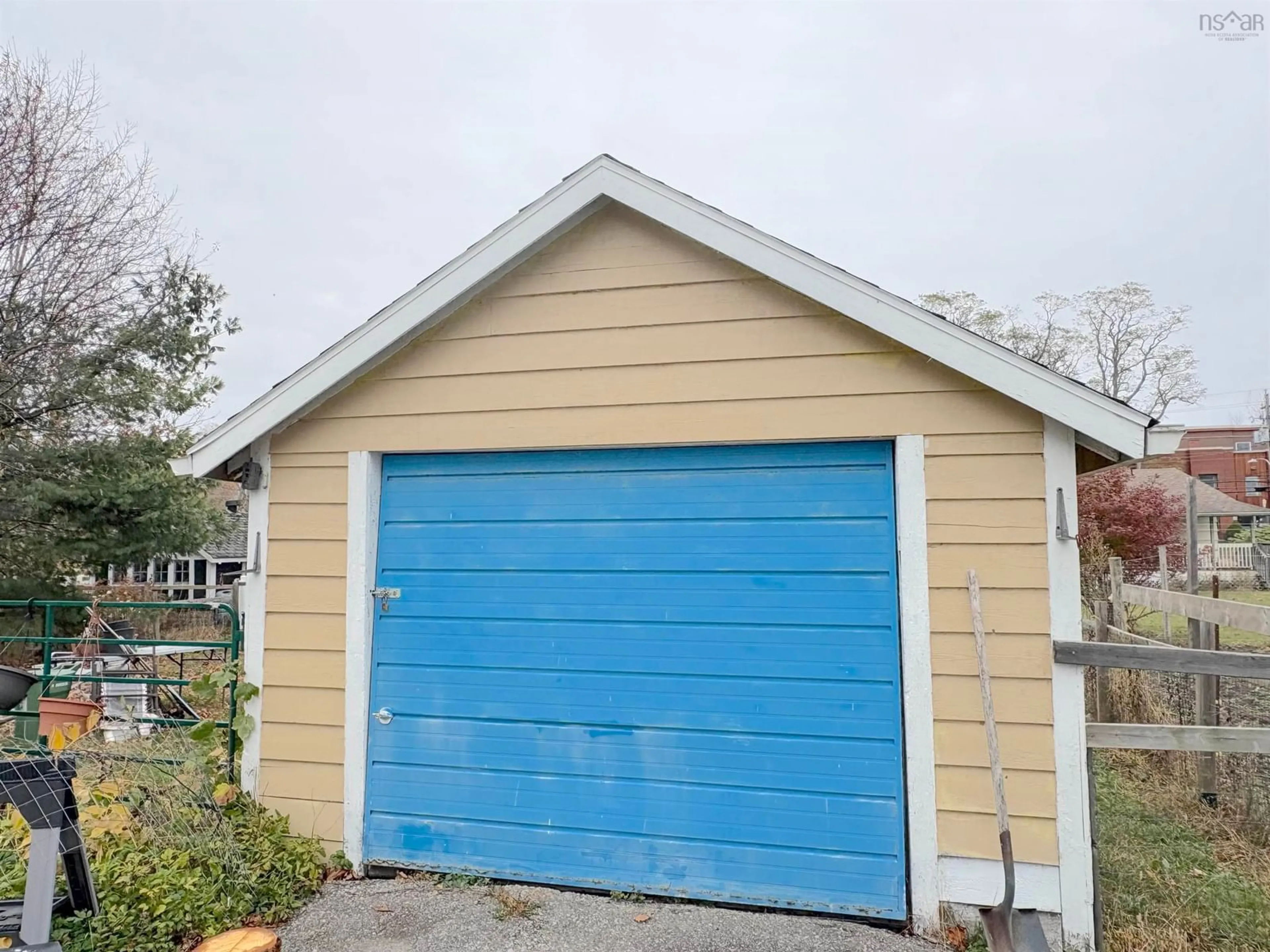 Shed for 142 Mowatt St, Shelburne Nova Scotia B0T 1W0