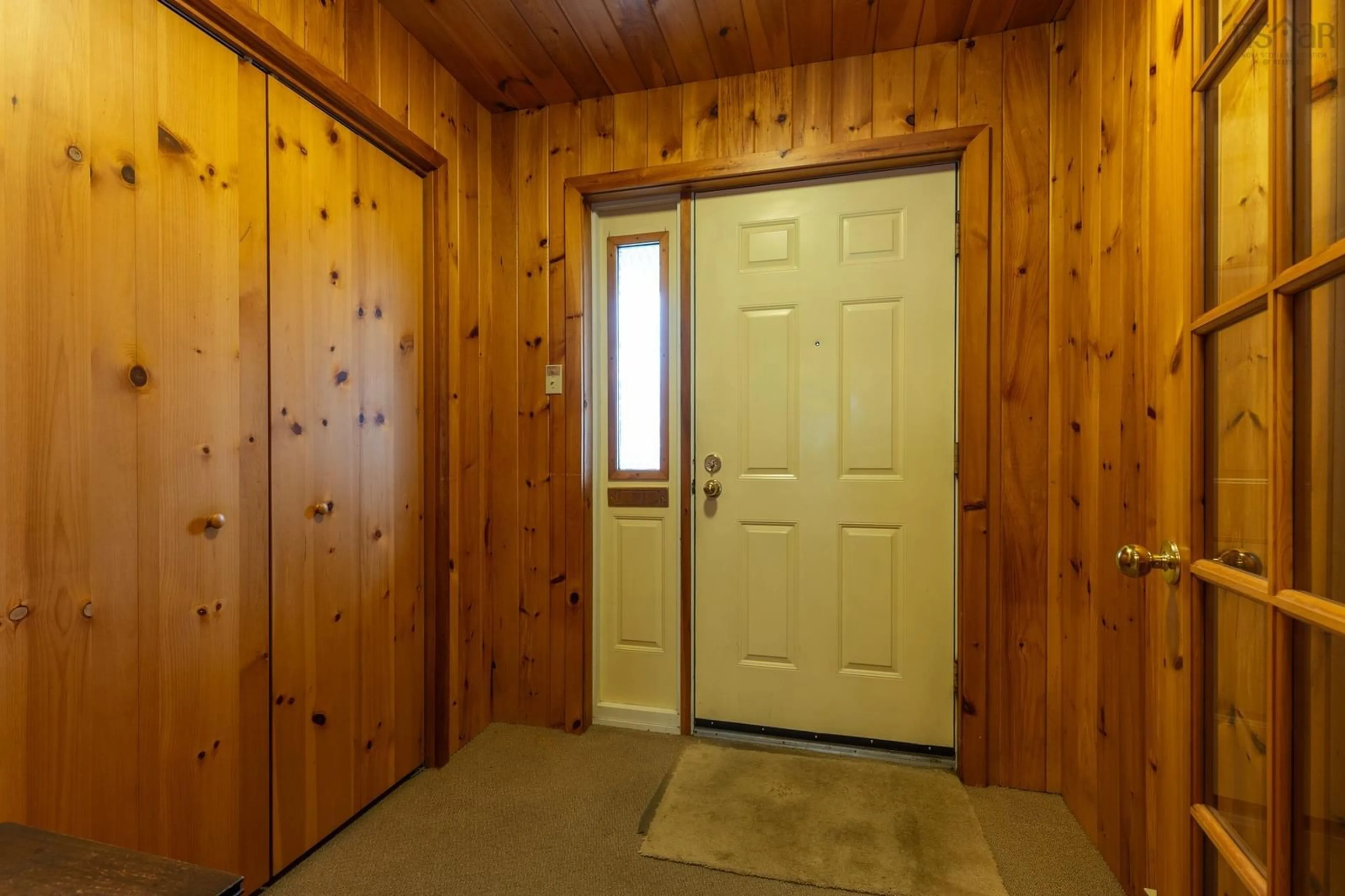Indoor foyer for 57 Porter St, Yarmouth Nova Scotia B5A 2Y8