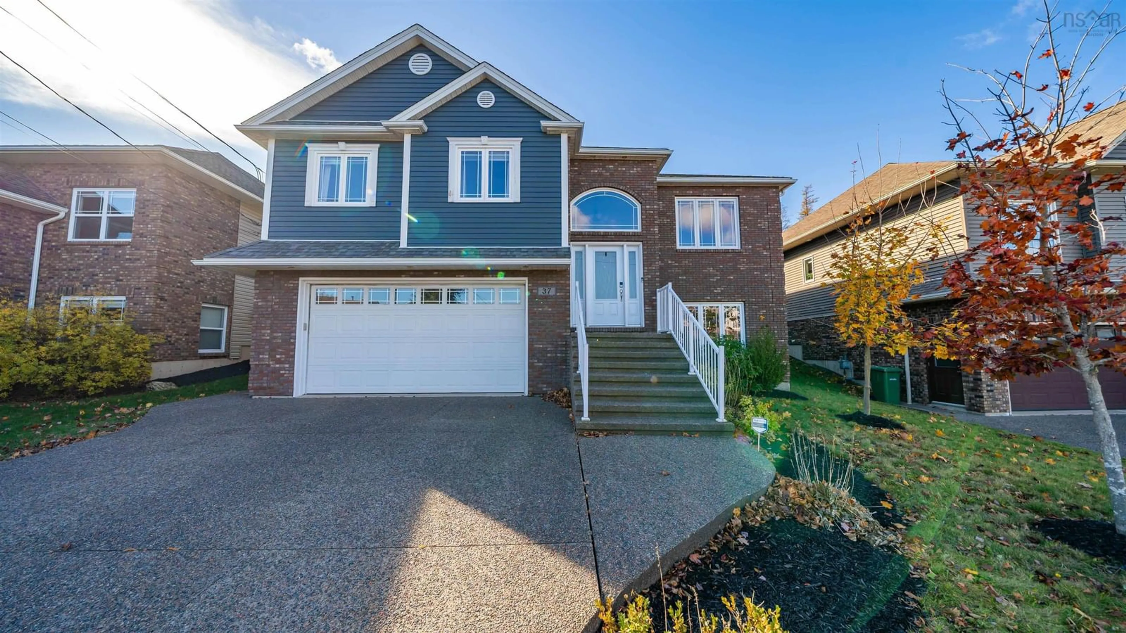 Home with vinyl exterior material, street for 37 Peachtree Hill, Dartmouth Nova Scotia B2W 0H9