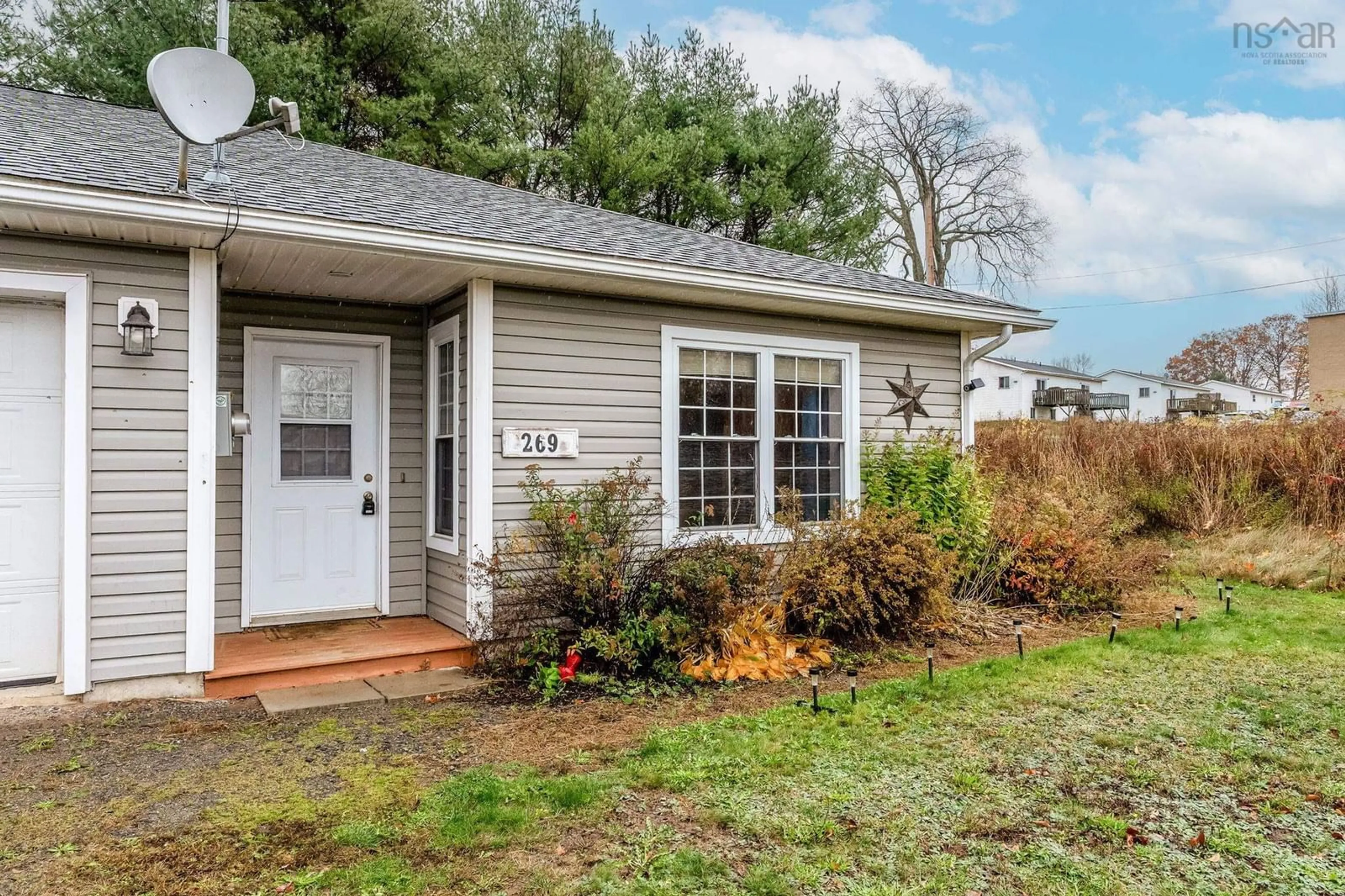 Home with vinyl exterior material, street for 269 Oakdene Ave, Kentville Nova Scotia B4N 2C5