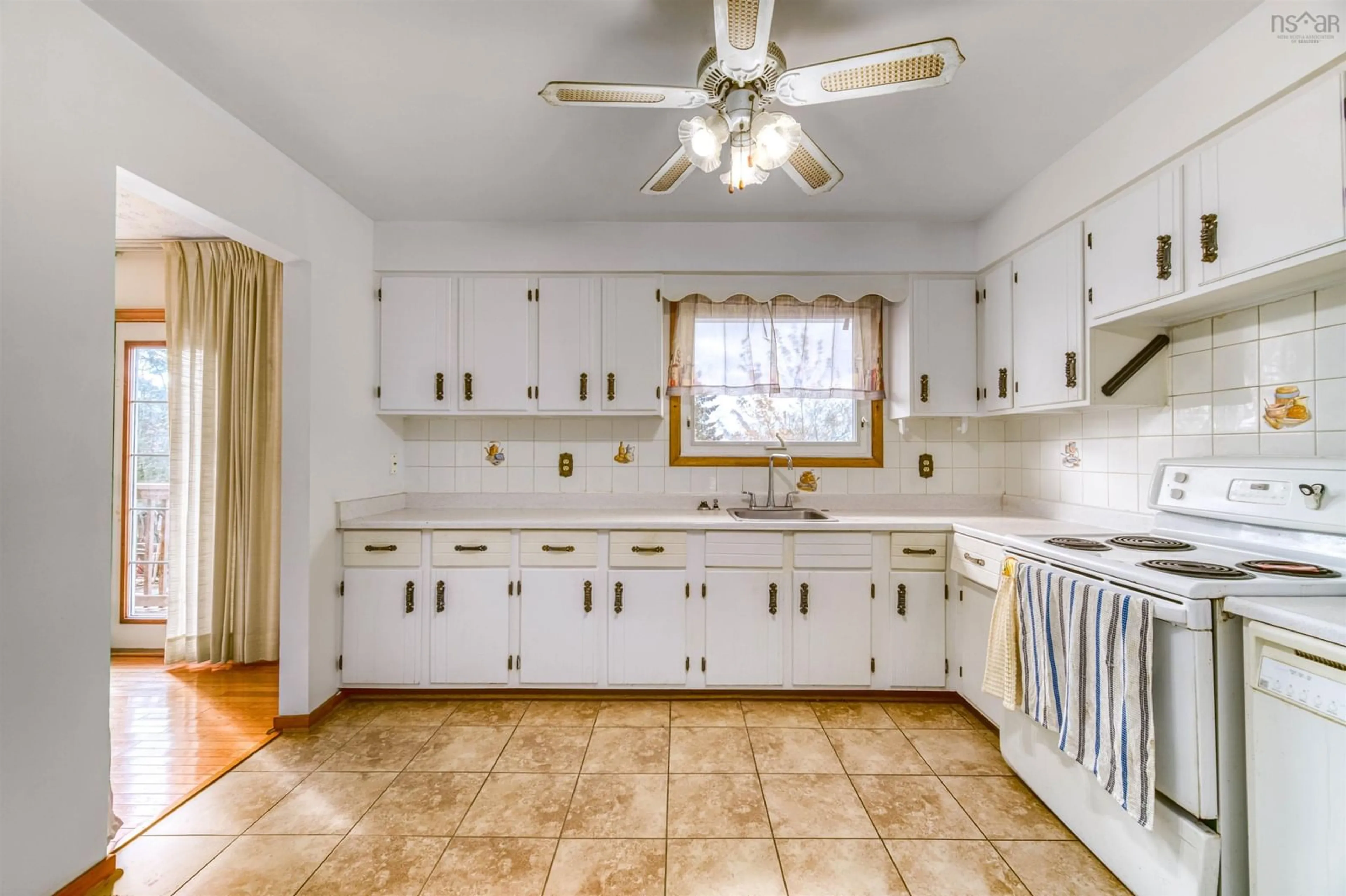 Standard kitchen, ceramic/tile floor for 129 Regal Rd, Dartmouth Nova Scotia B2W 4H7