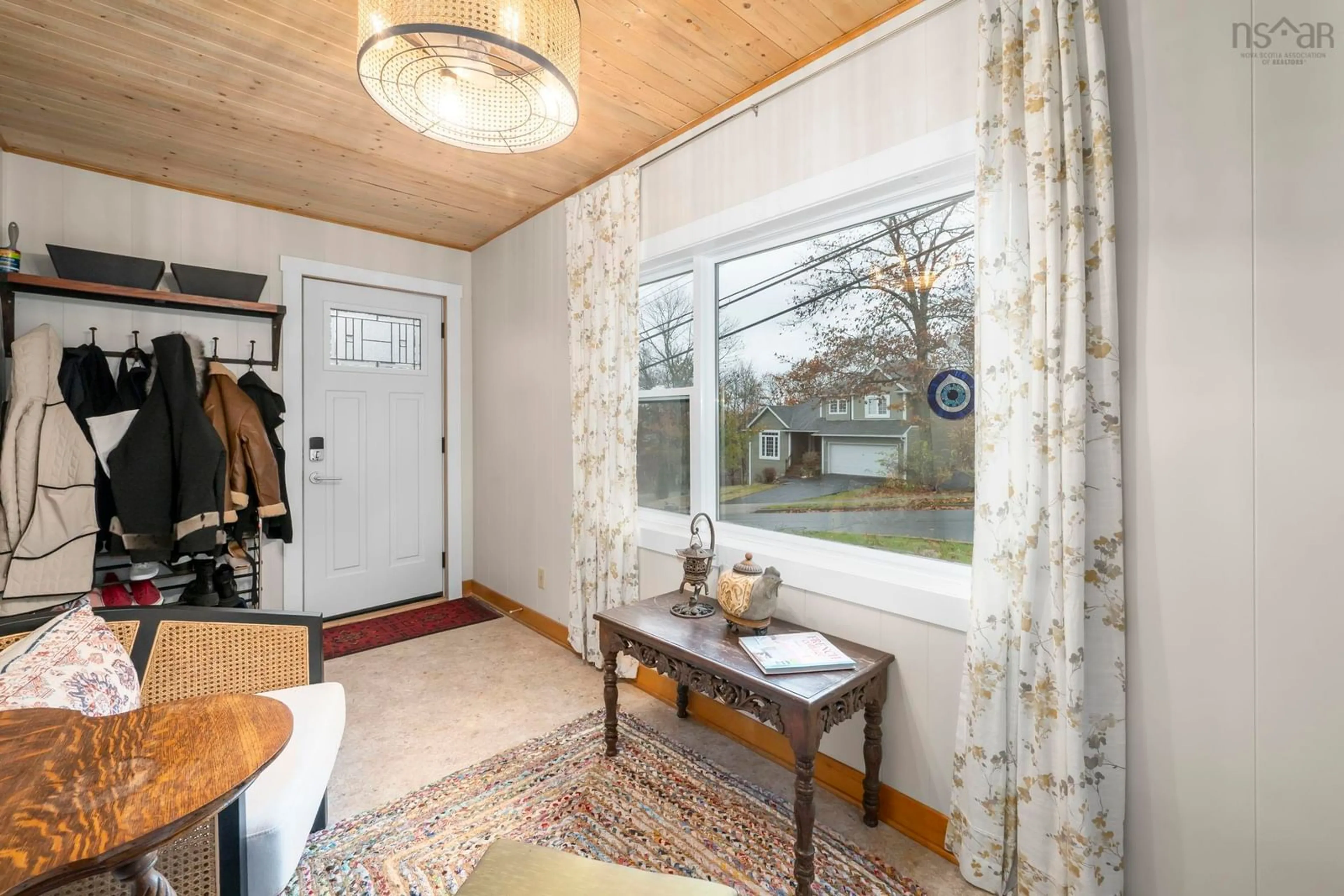 Indoor entryway for 113 Rutledge St, Bedford Nova Scotia B4A 1X7