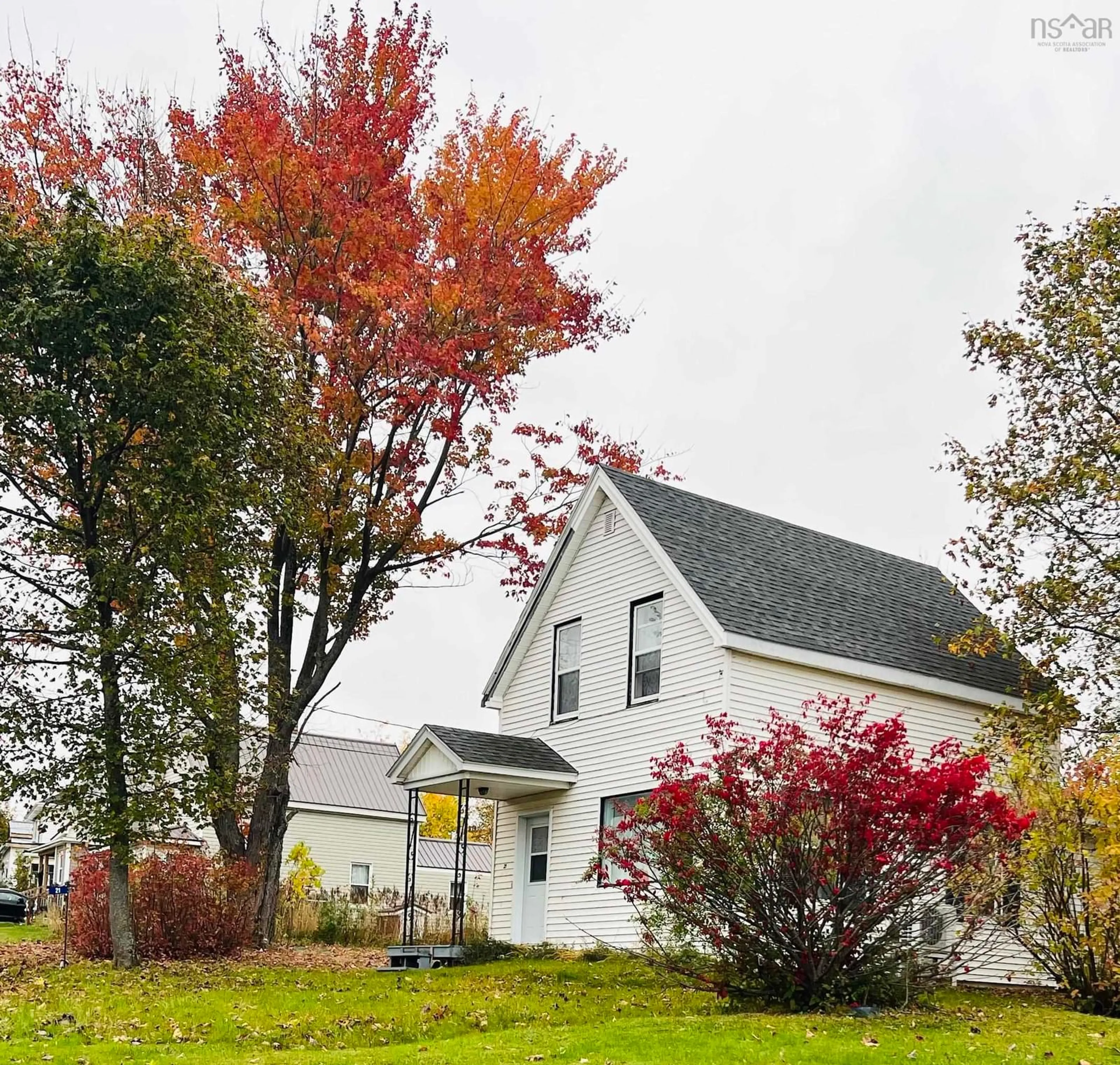 Home with vinyl exterior material, street for 21 Prospect St, New Glasgow Nova Scotia B2H 4B7