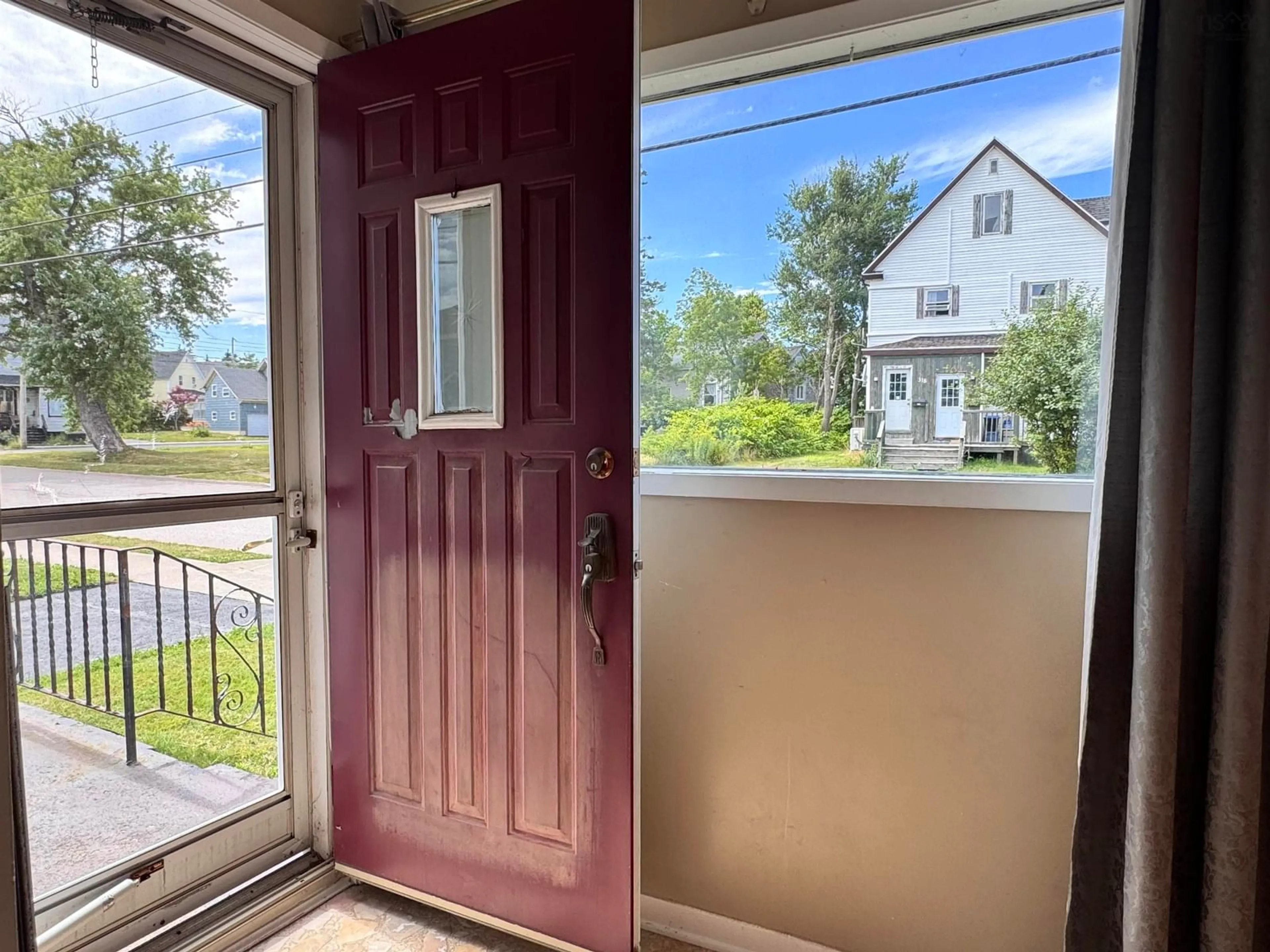 Indoor entryway for 319 York St, Glace Bay Nova Scotia B1A 2M6