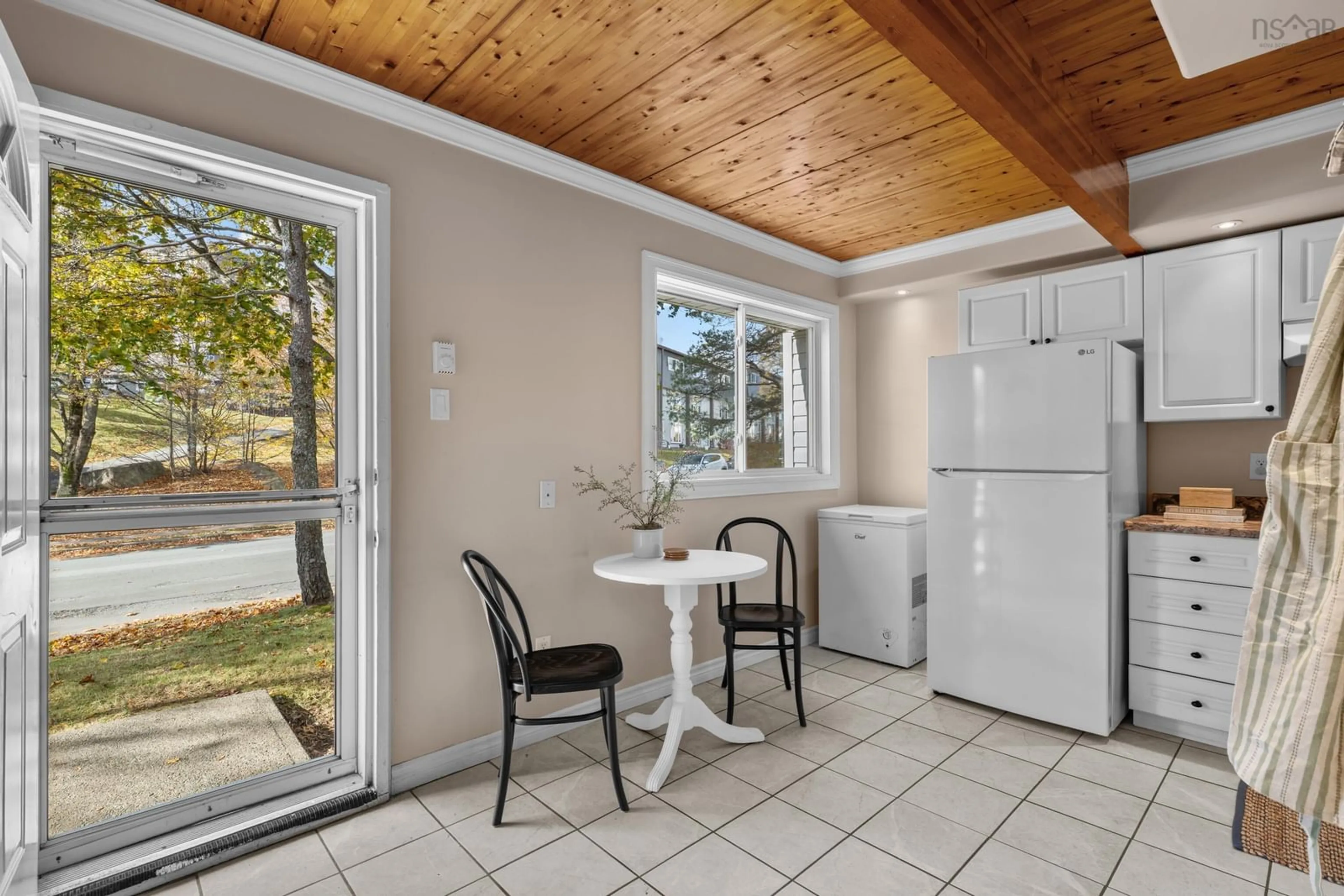 Standard kitchen, ceramic/tile floor for 135 Ridge Valley Rd, Halifax Nova Scotia B3P 2K1