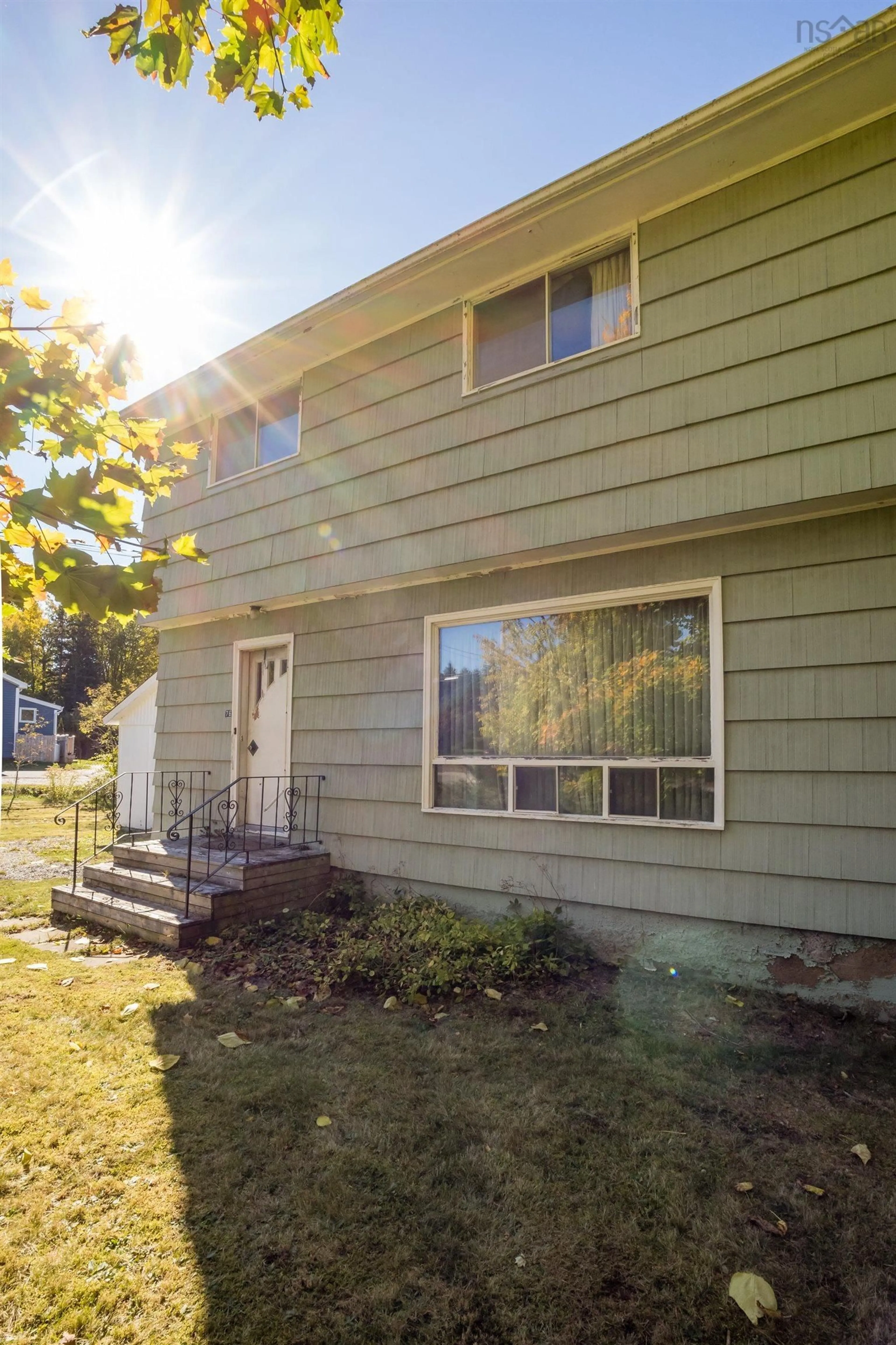 Home with vinyl exterior material, street for 76 Highland Ave, Wolfville Nova Scotia B4P 1Z6