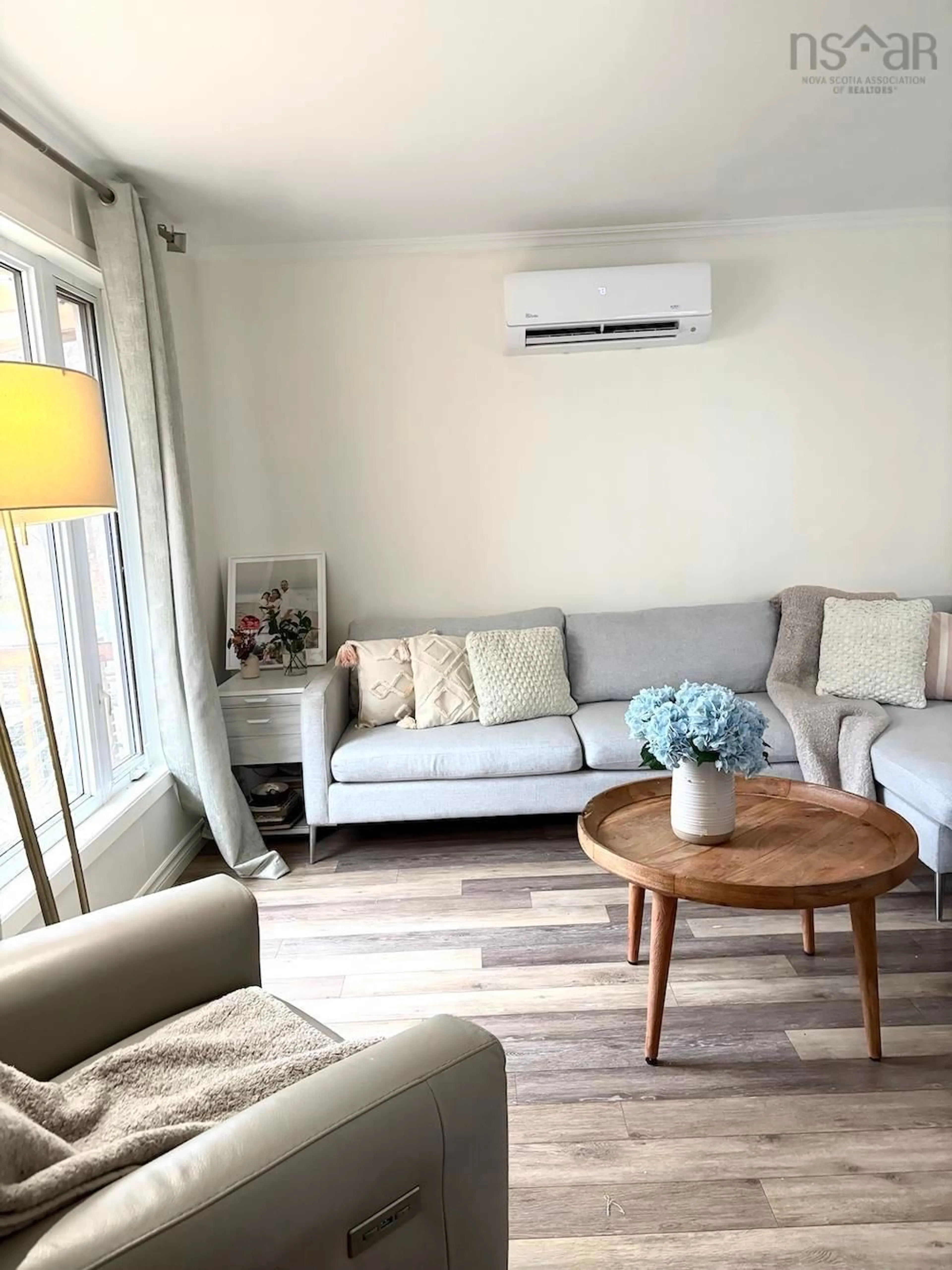 Living room with furniture, wood/laminate floor for 36 Hamshaw Dr, Halifax Nova Scotia B3M 2H2