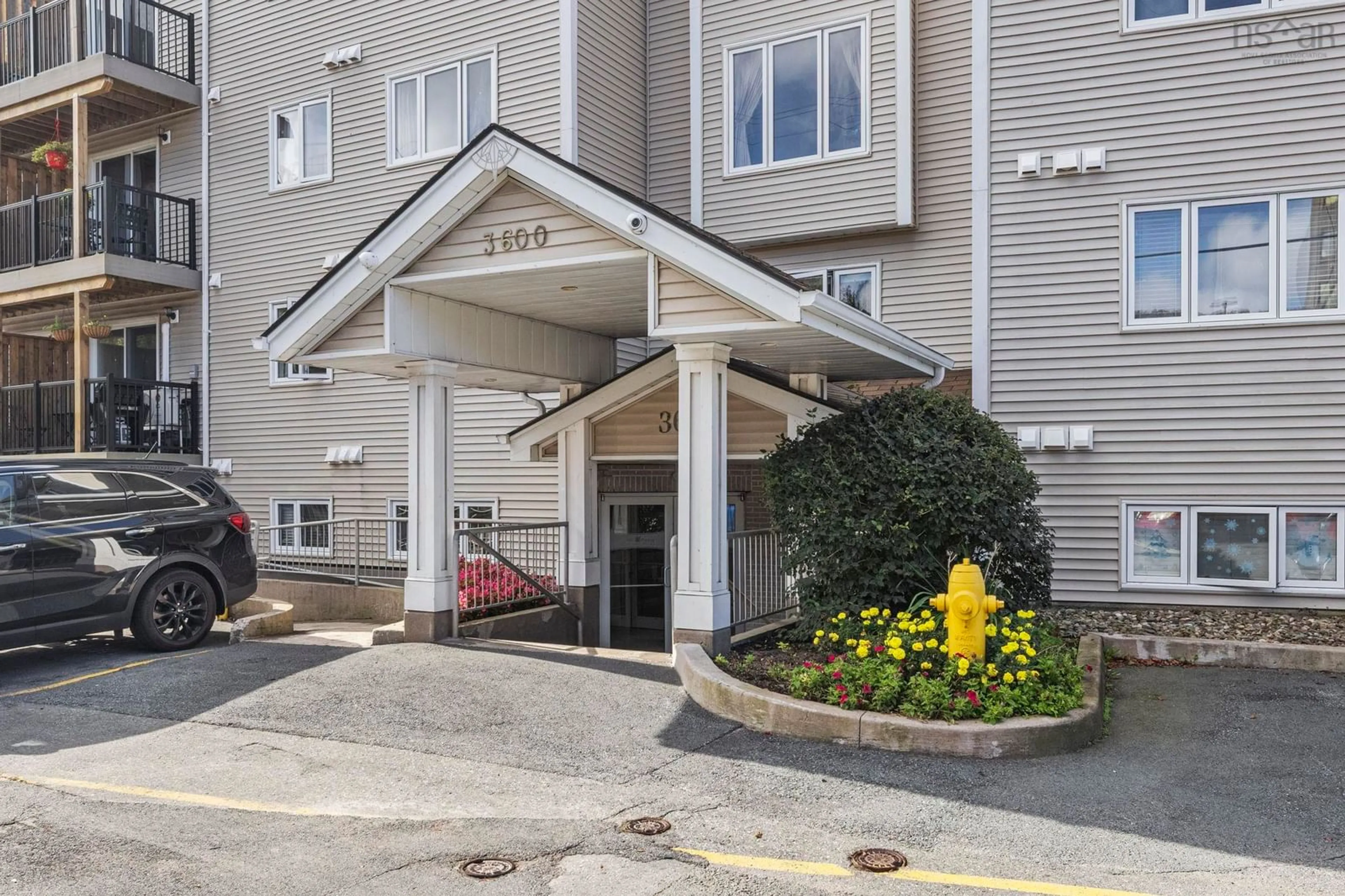 Indoor foyer for 3600 John Parr Dr #304, Halifax Nova Scotia B3K 5V3