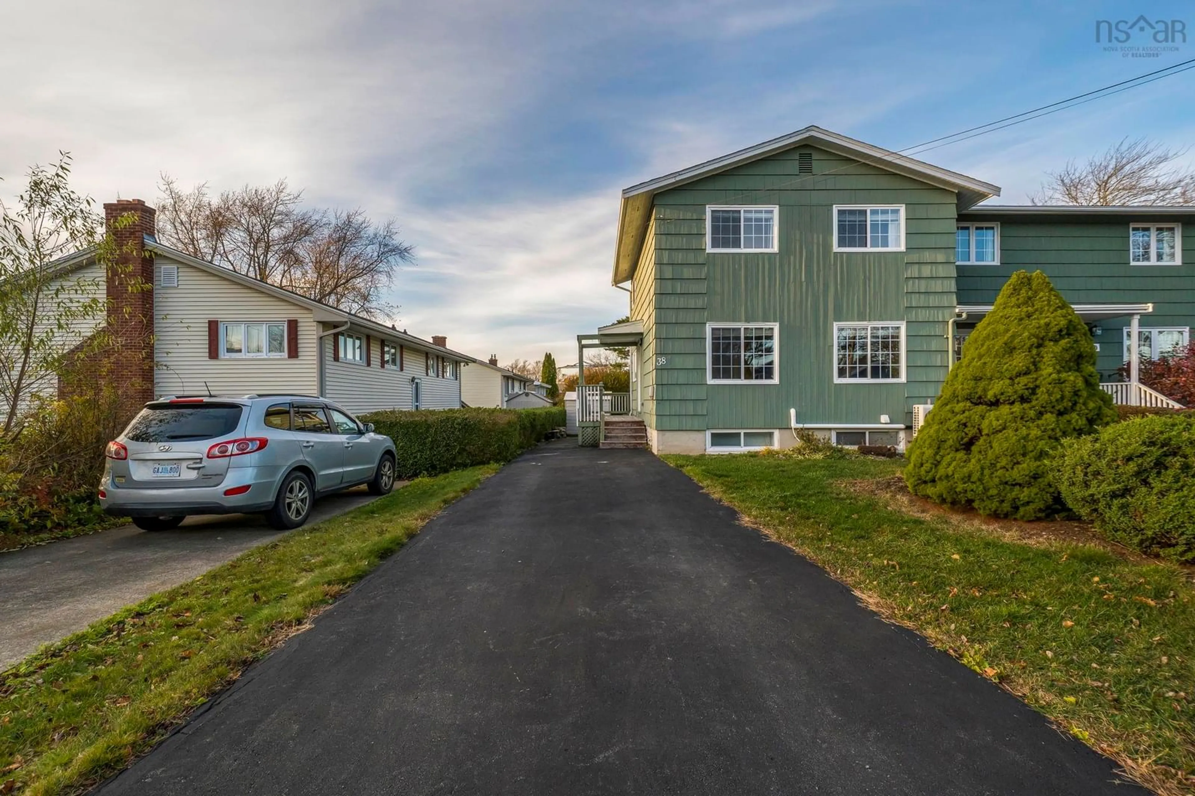 A pic from outside/outdoor area/front of a property/back of a property/a pic from drone, street for 38 Swan Cres, Halifax Nova Scotia B3M 1T6