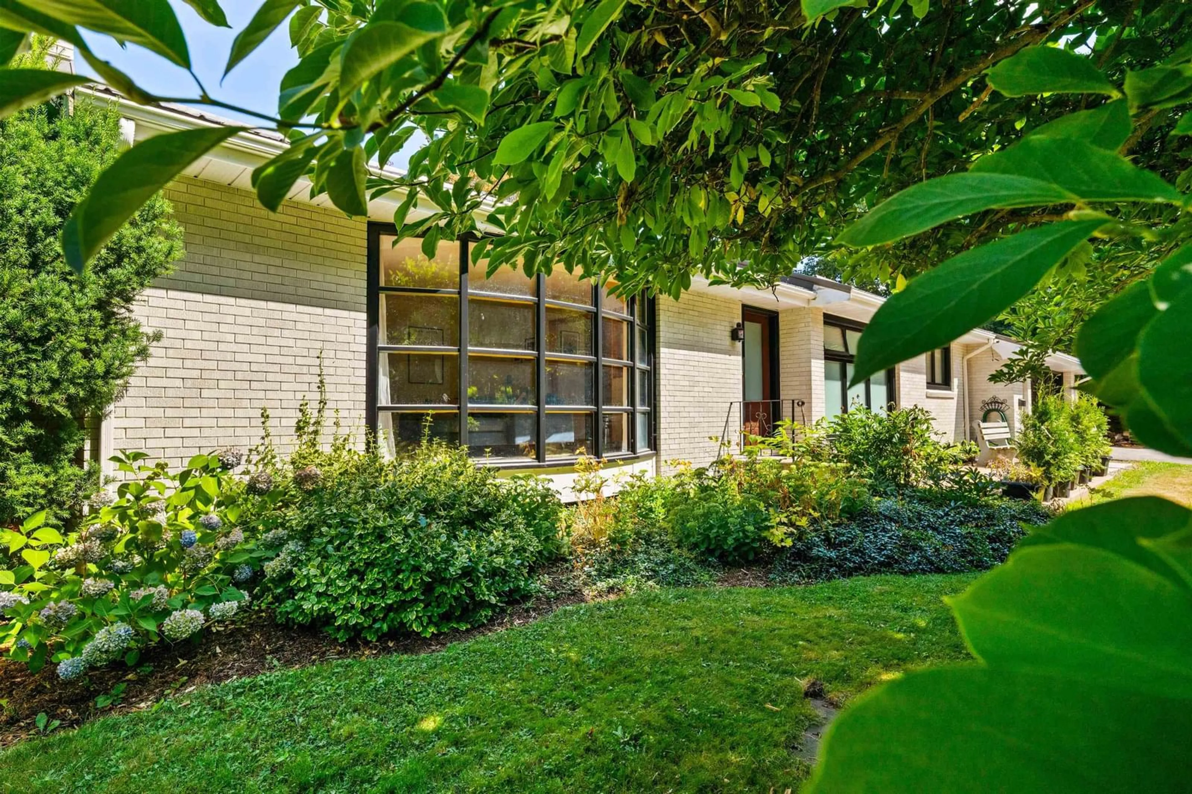 Patio, street for 9 Sherwood Dr, Wolfville Nova Scotia B4P 2K1