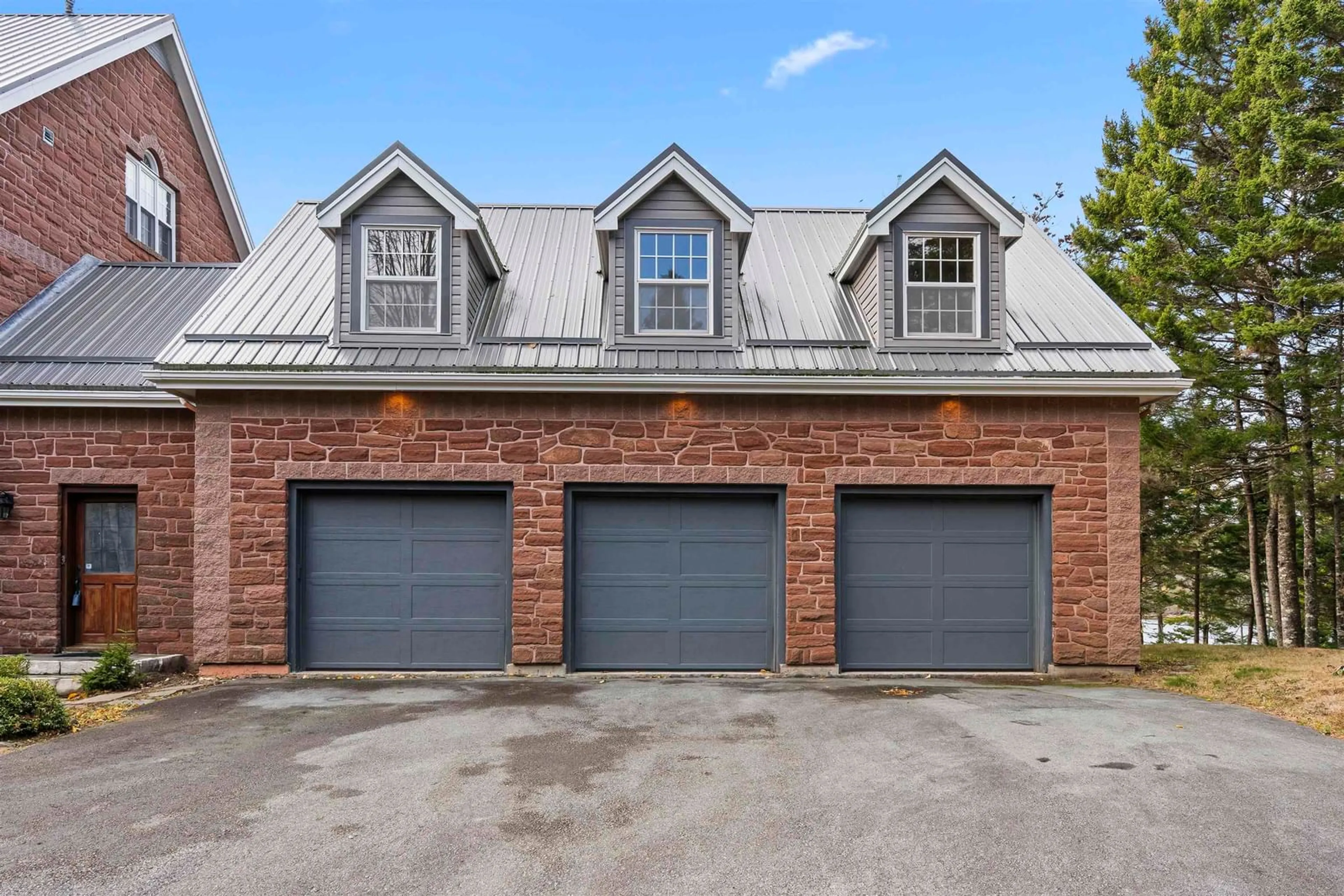 Indoor garage for 13 Shepherds Lane, Tantallon Nova Scotia B3Z 2K7