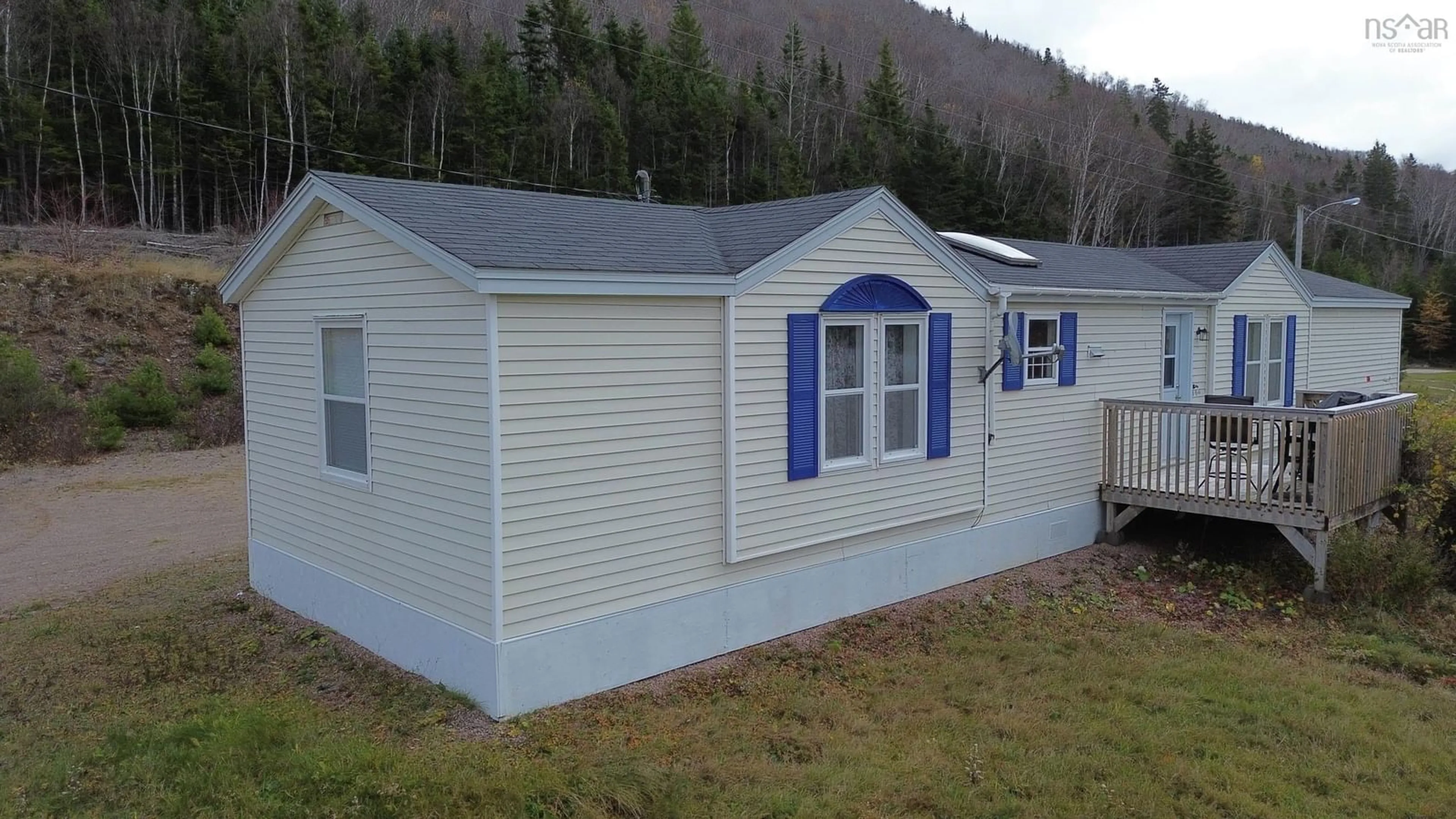 Home with vinyl exterior material, unknown for 1424 Highway 395, South Lake Ainslie Nova Scotia B0E 3M0