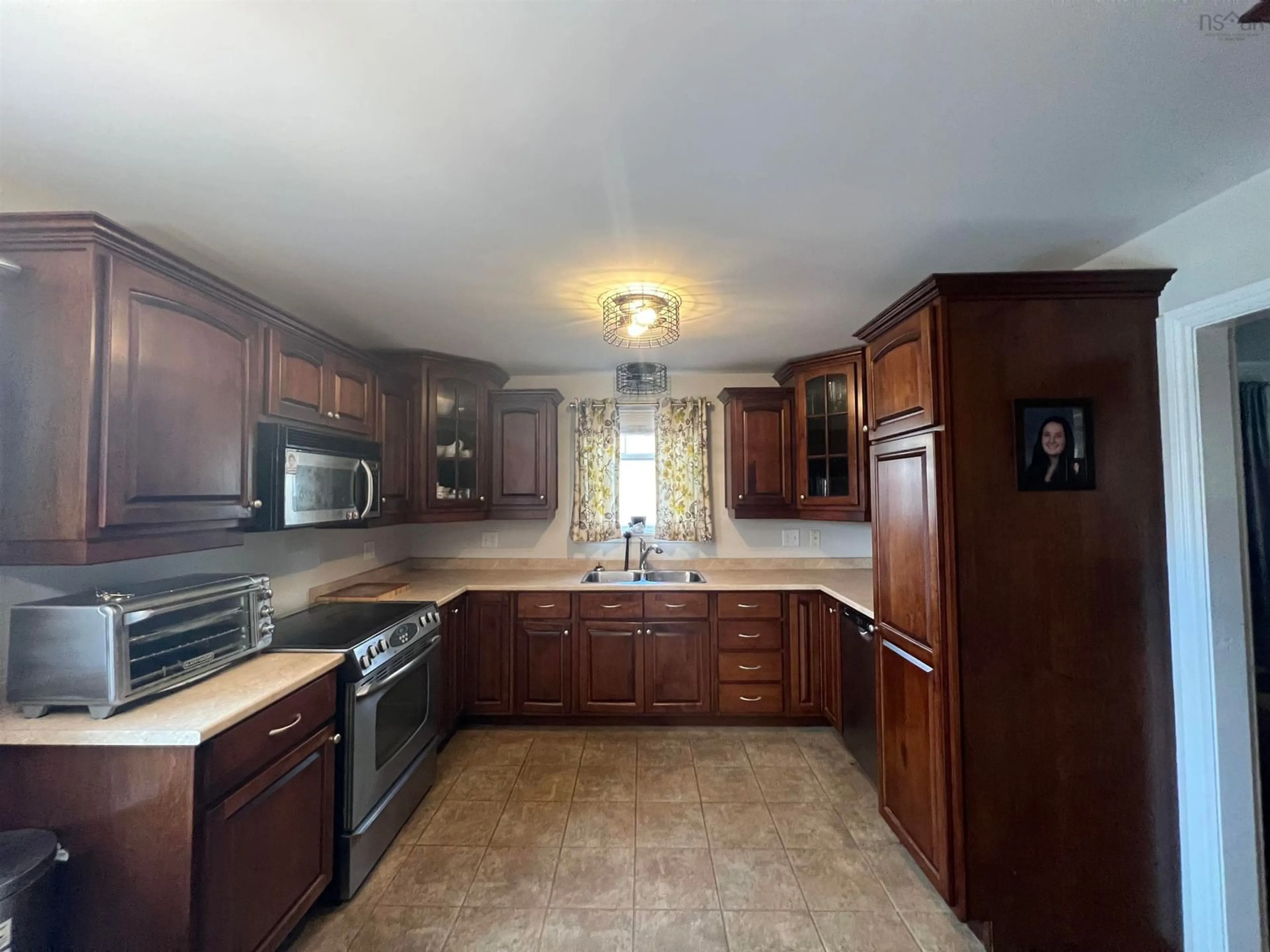 Standard kitchen, ceramic/tile floor for 199 King St, Truro Nova Scotia B2N 3L3