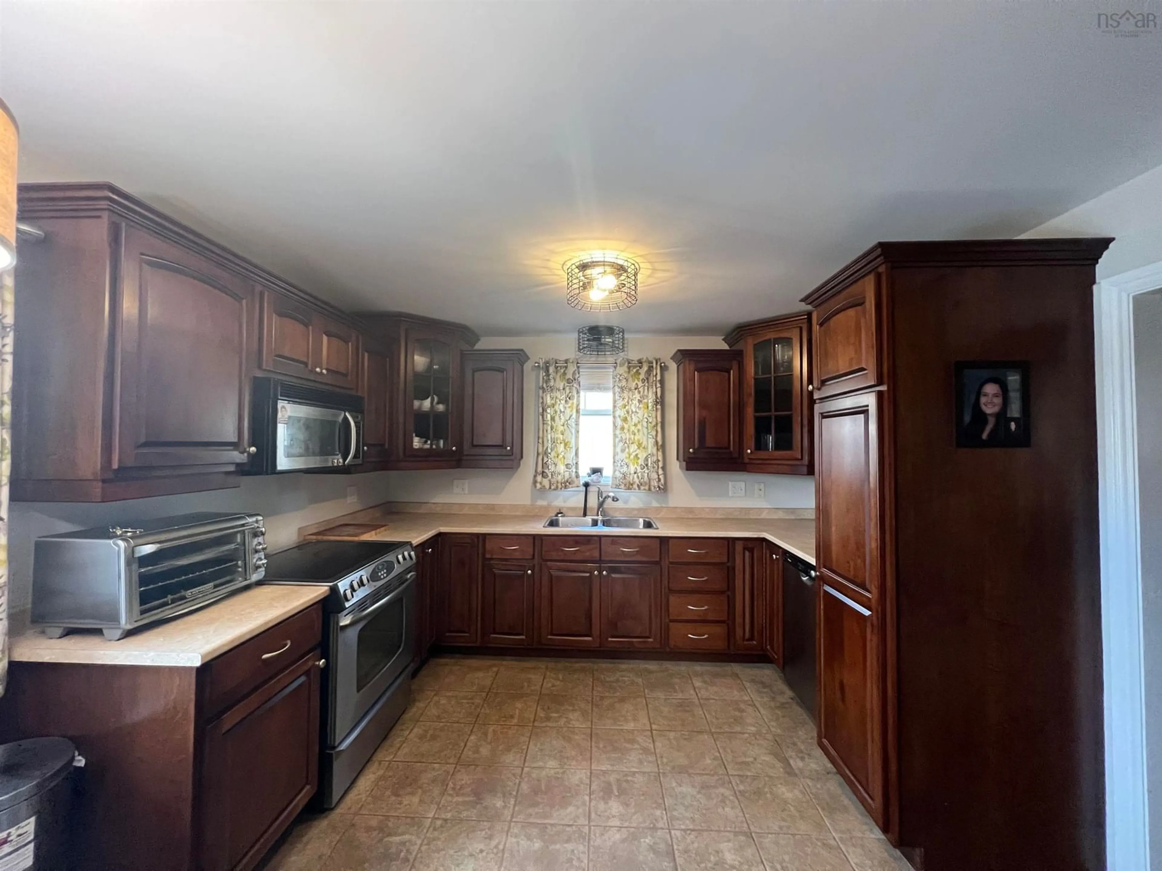 Standard kitchen, ceramic/tile floor for 199 King St, Truro Nova Scotia B2N 3L3