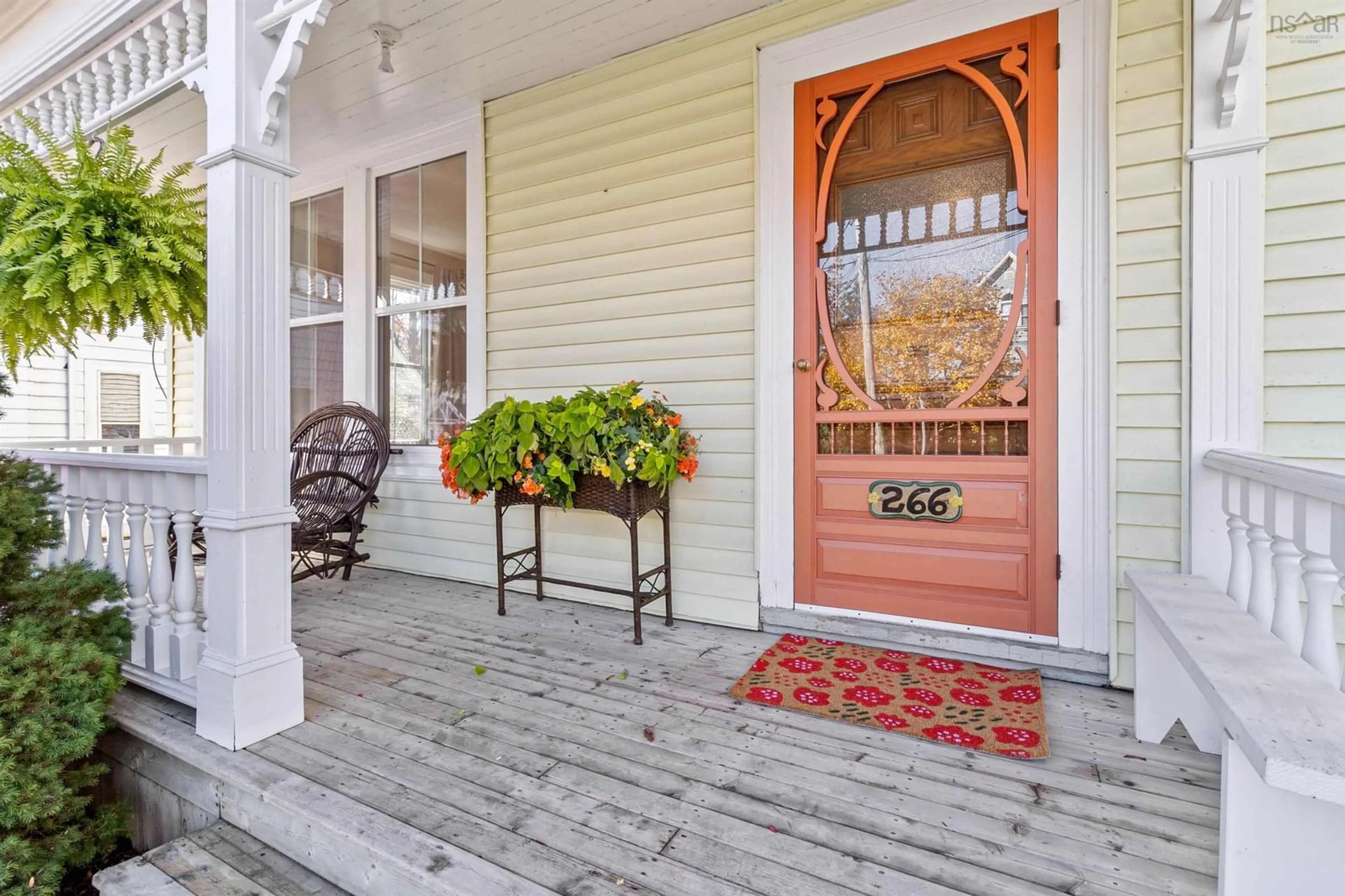 Indoor entryway for 266 King St, Windsor Nova Scotia B0N 2T0