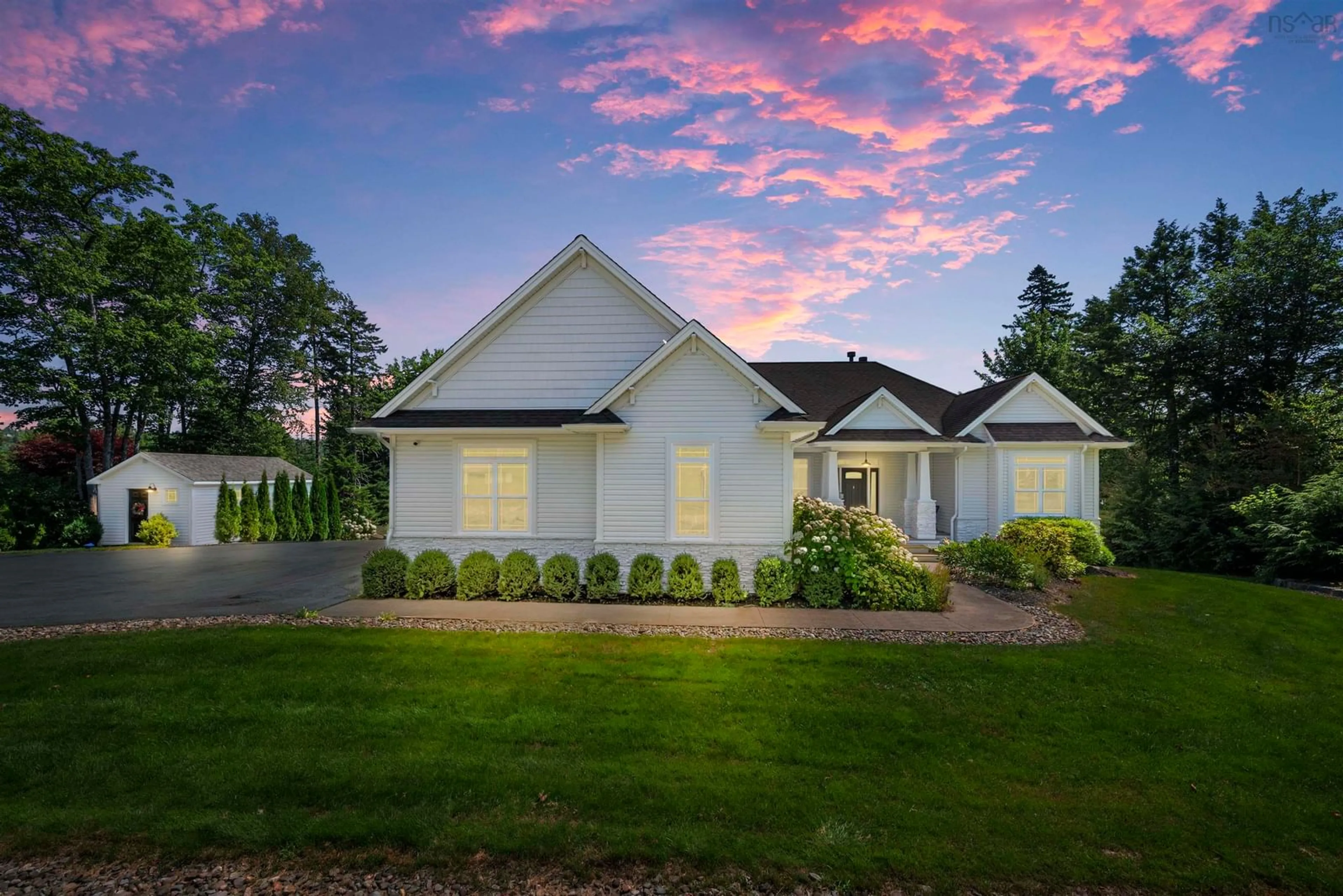 Home with vinyl exterior material, unknown for 261 Aberdeen Dr, Fall River Nova Scotia B2T 0H1