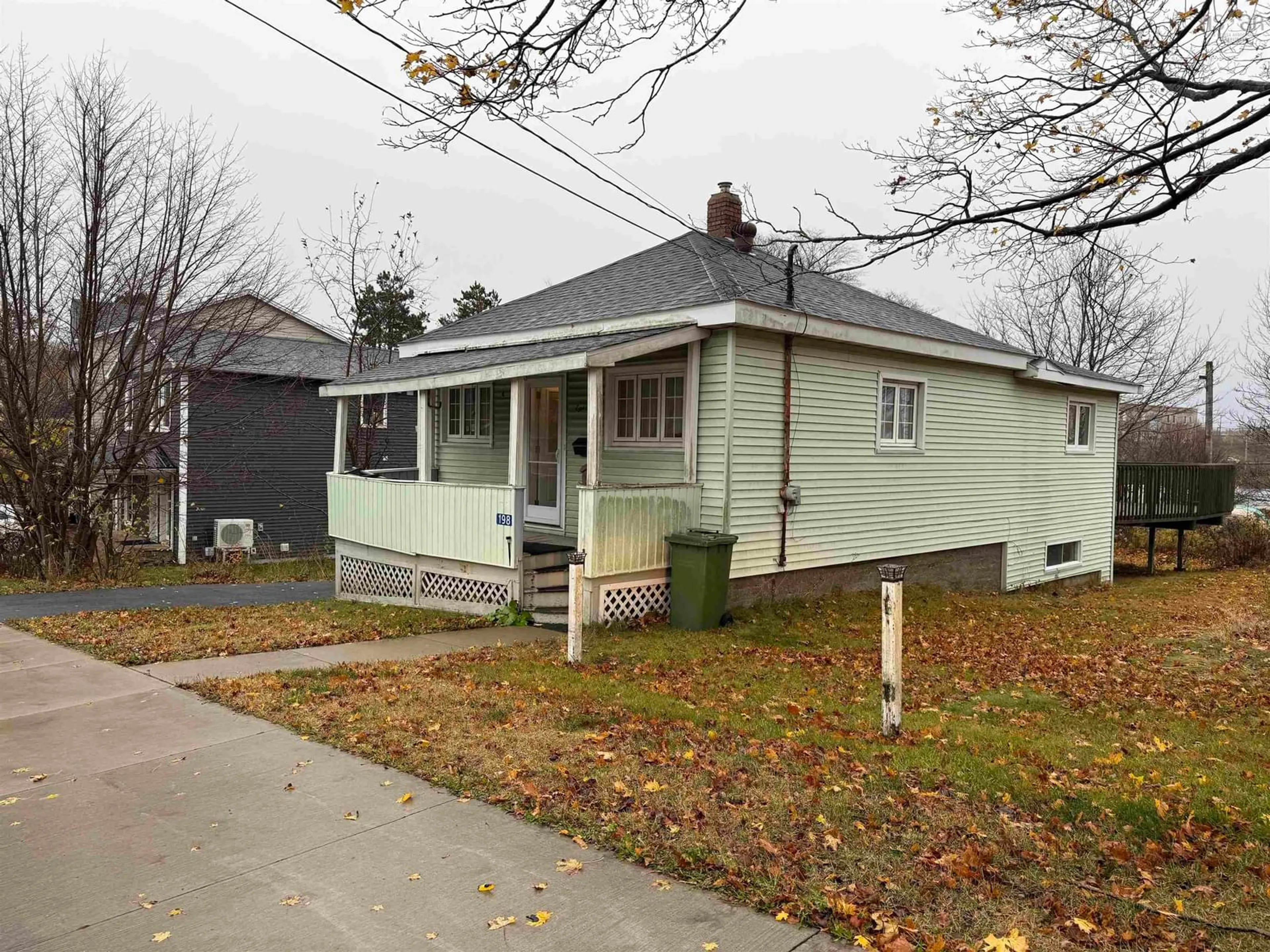 Home with vinyl exterior material, street for 198 Renfrew St, Dartmouth Nova Scotia B2Y 2M5