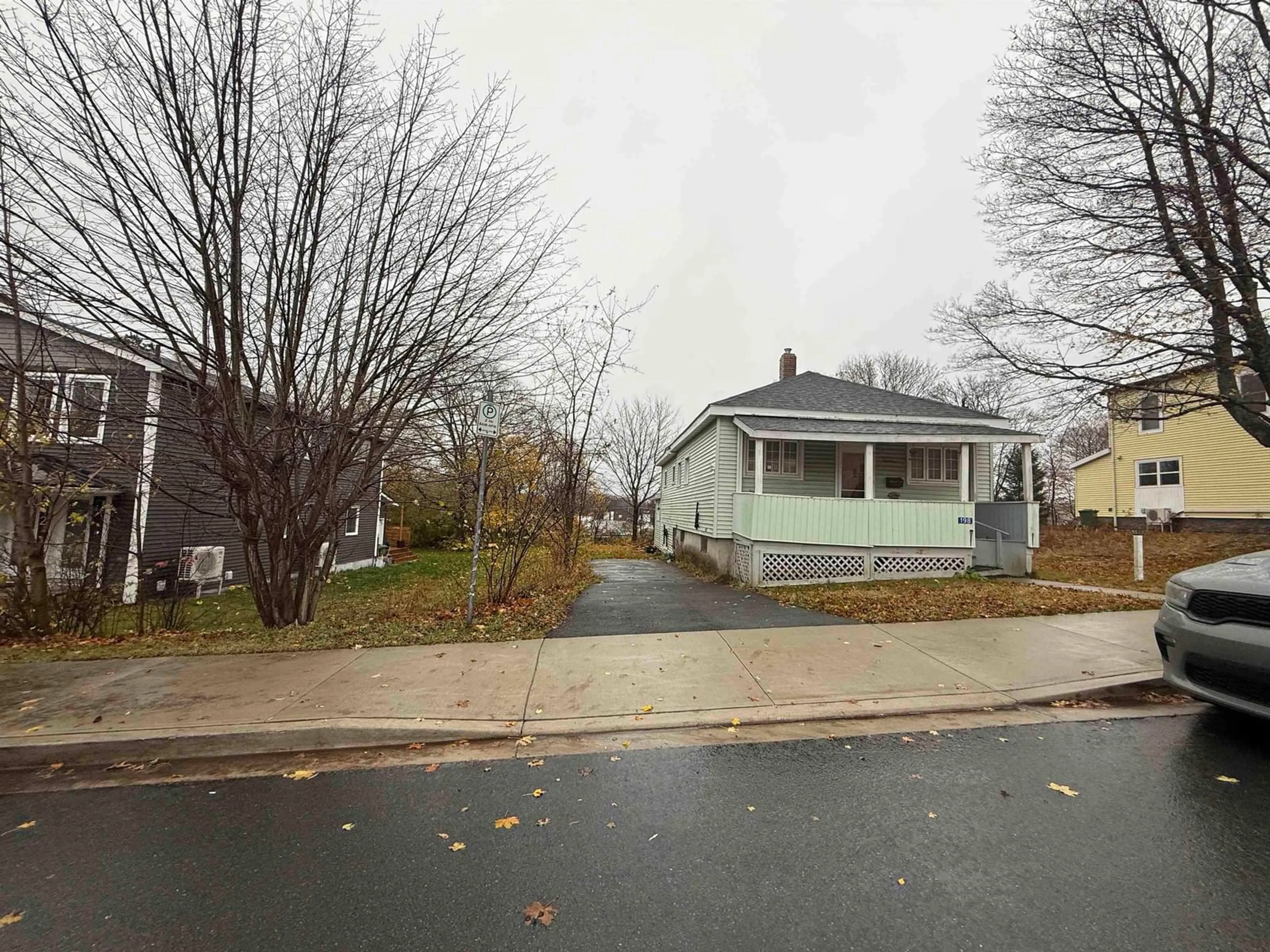 A pic from outside/outdoor area/front of a property/back of a property/a pic from drone, street for 198 Renfrew St, Dartmouth Nova Scotia B2Y 2M5