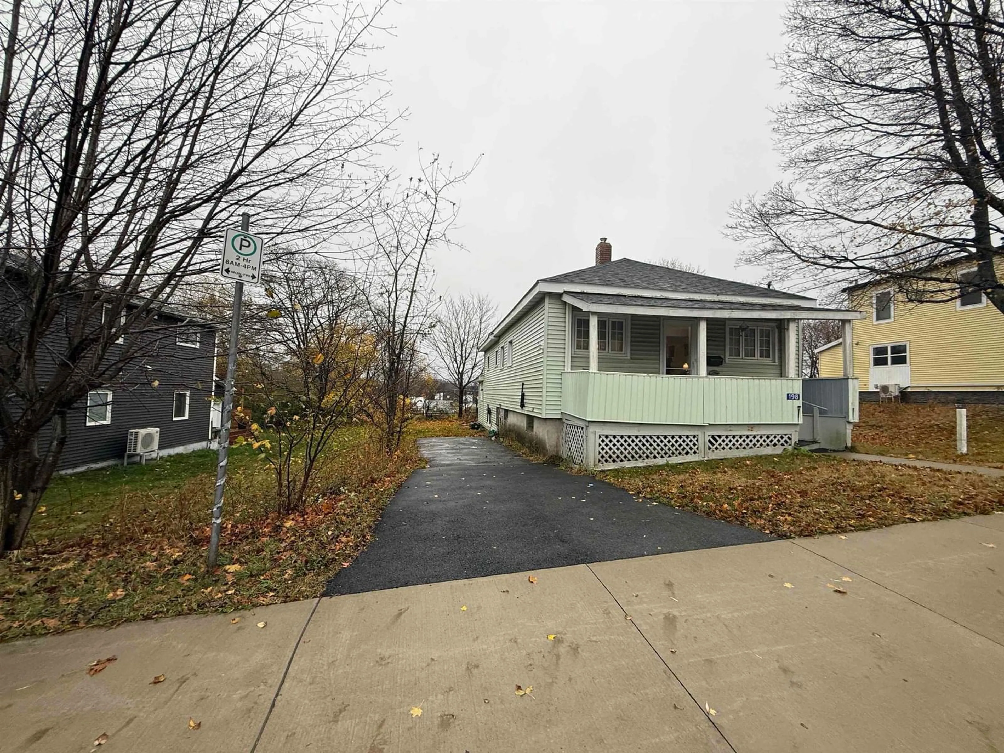 A pic from outside/outdoor area/front of a property/back of a property/a pic from drone, street for 198 Renfrew St, Dartmouth Nova Scotia B2Y 2M5