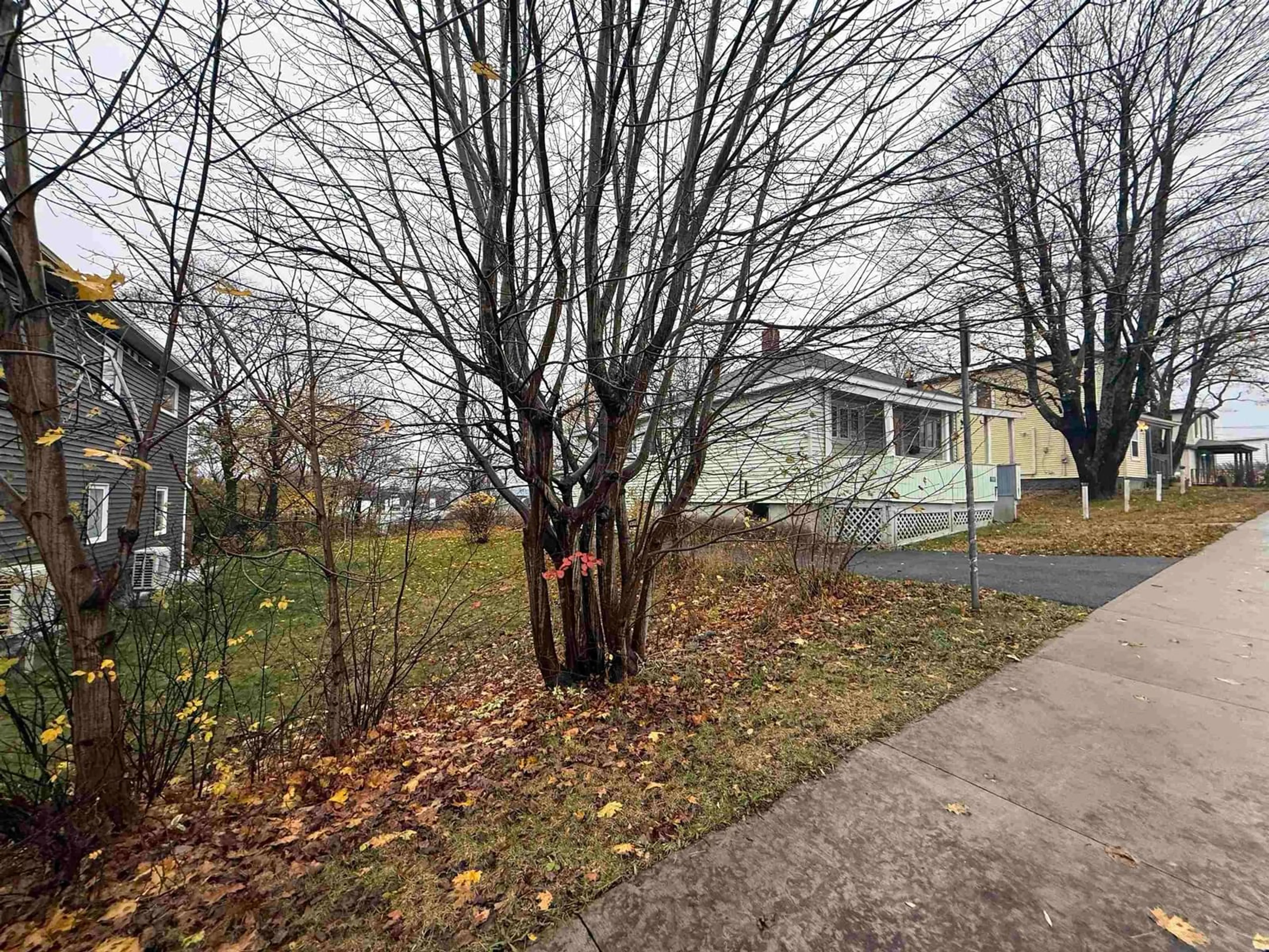 A pic from outside/outdoor area/front of a property/back of a property/a pic from drone, street for 198 Renfrew St, Dartmouth Nova Scotia B2Y 2M5