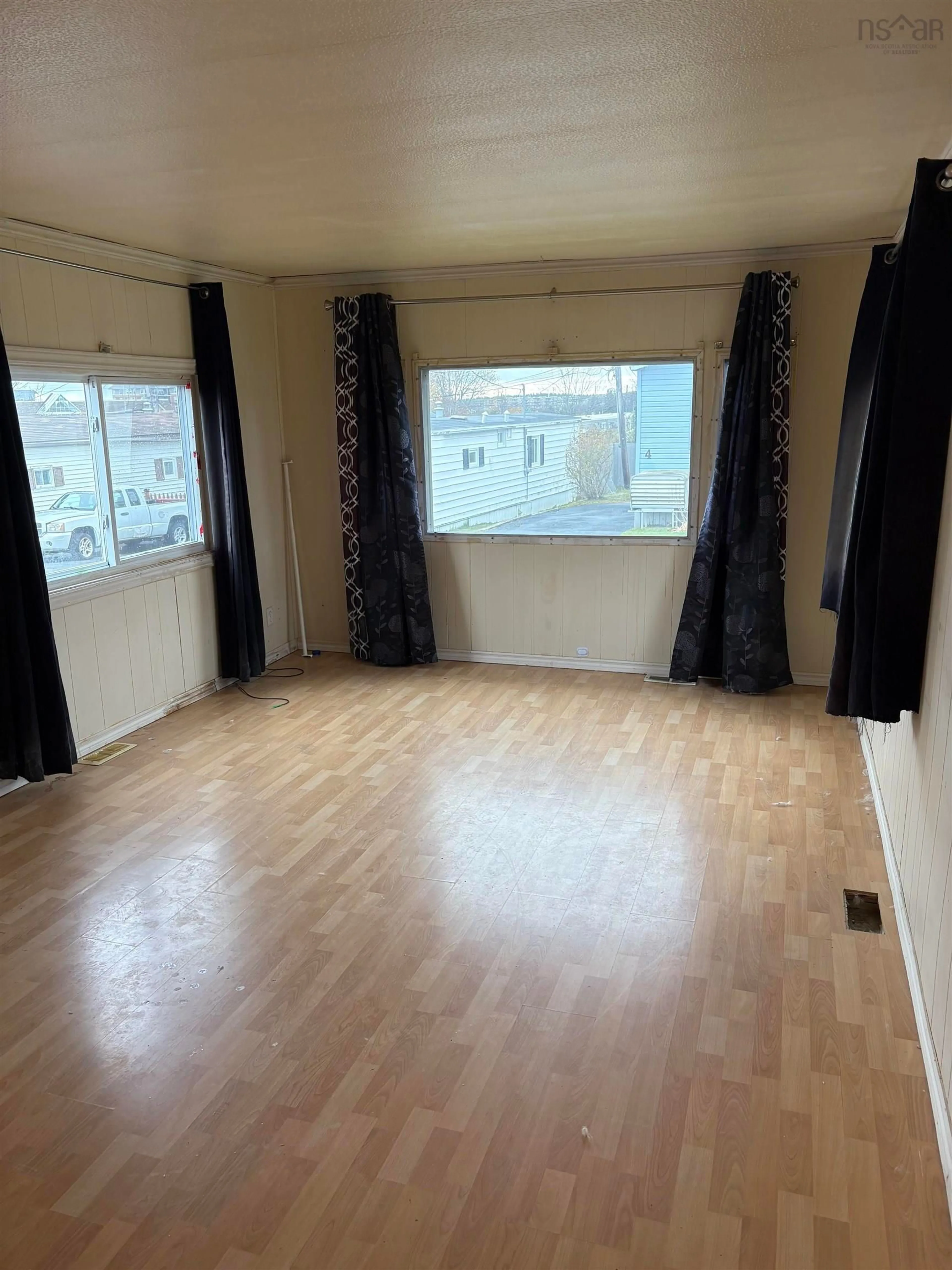 A pic of a room for 1 Bishop Ave, Dartmouth Nova Scotia B2Y 2B4