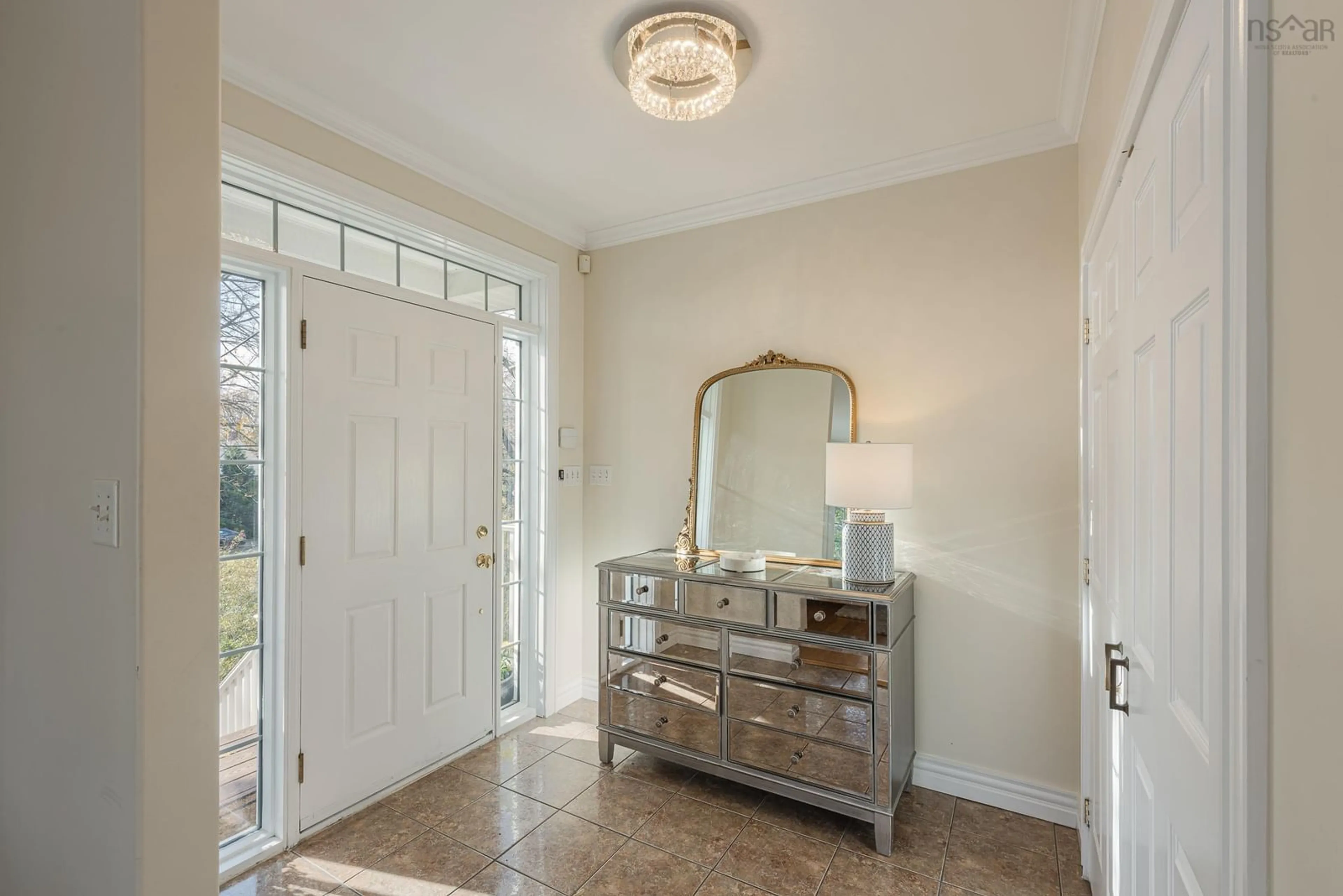 Indoor entryway for 2077 Quinn St, Halifax Nova Scotia B3L 3E5