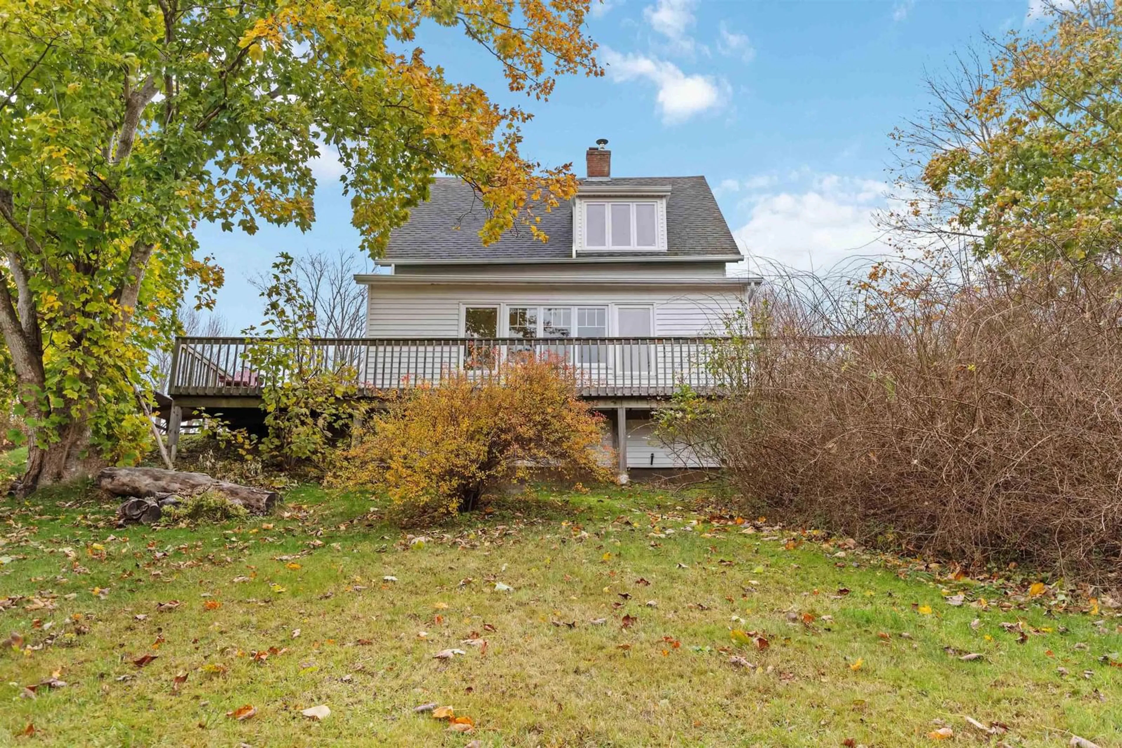 A pic from outside/outdoor area/front of a property/back of a property/a pic from drone, unknown for 10 Sunset Dr, Smiths Cove Nova Scotia B0S 1S0