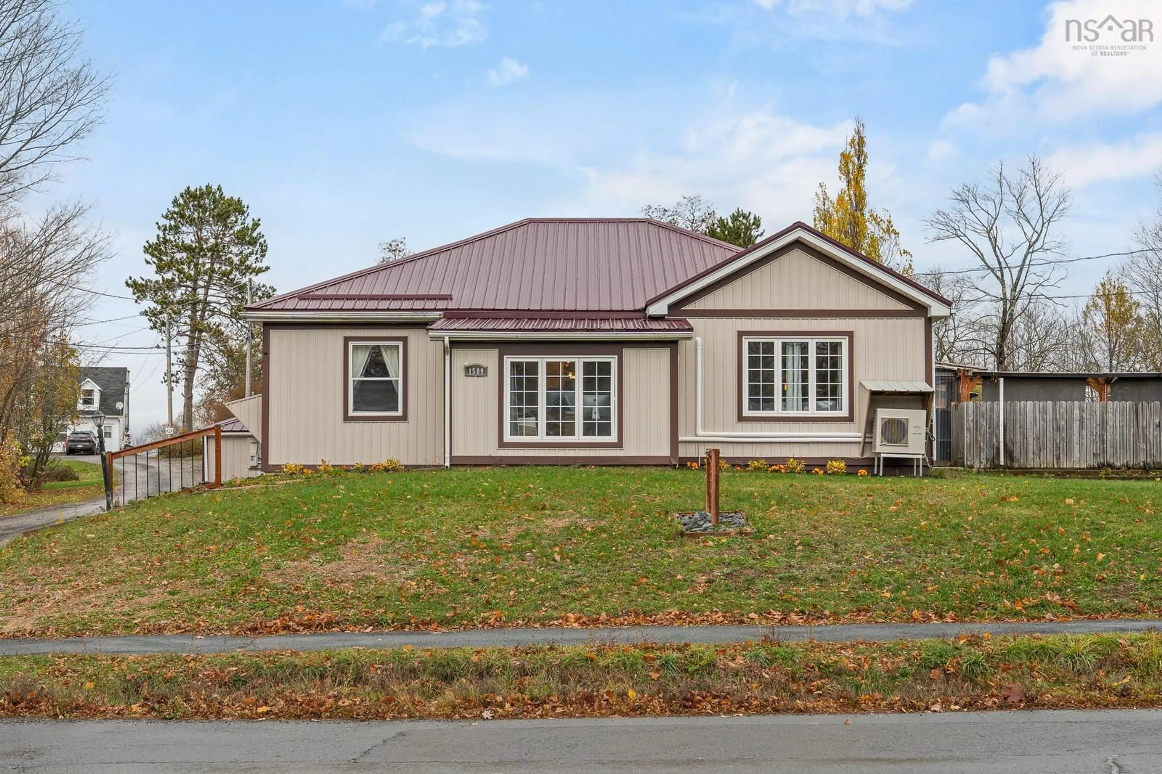 Home with vinyl exterior material, street for 1589 King St, Windsor Nova Scotia B0N 2T0