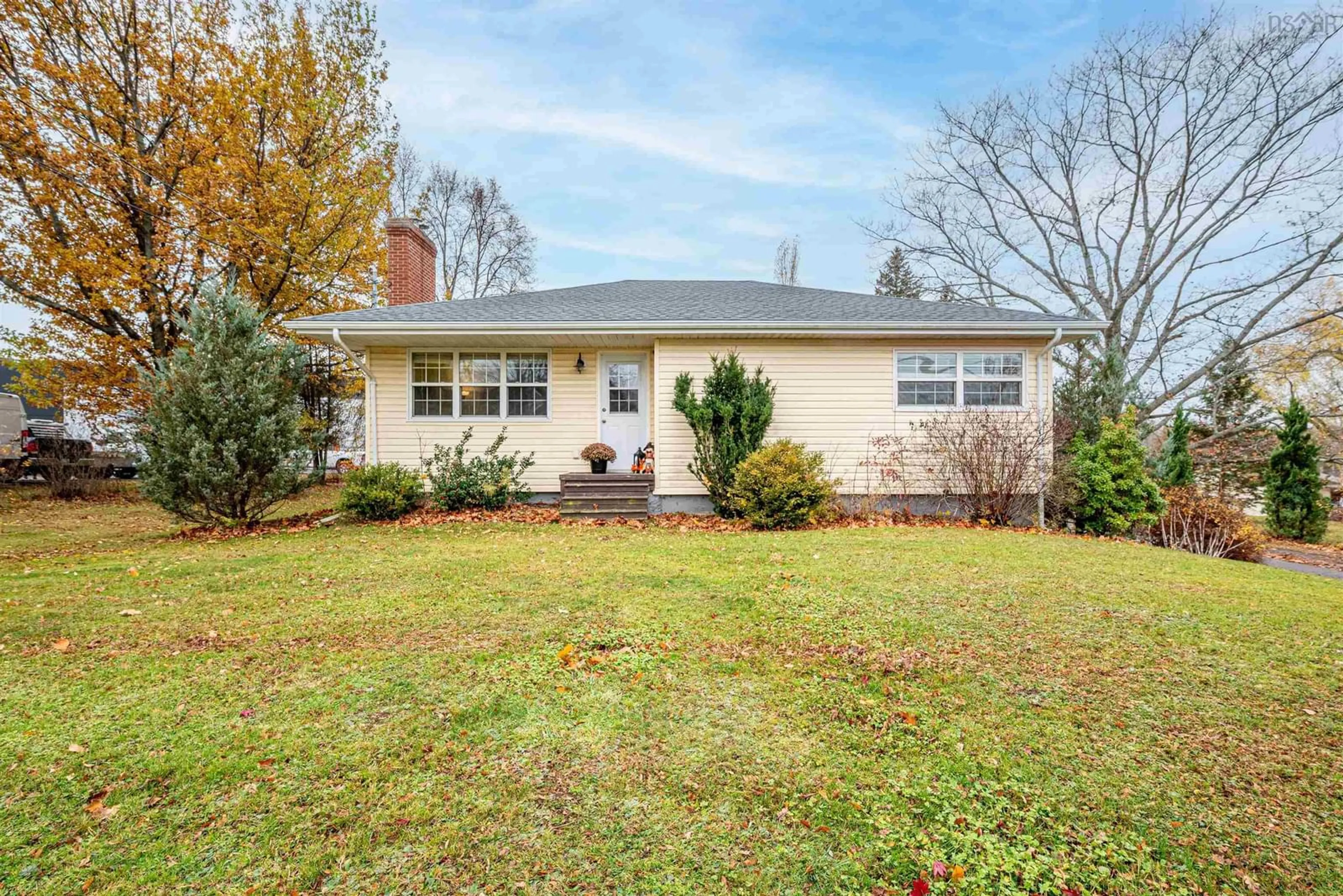 Home with vinyl exterior material, street for 1876 Highway 1, Falmouth Nova Scotia B0P 1P0