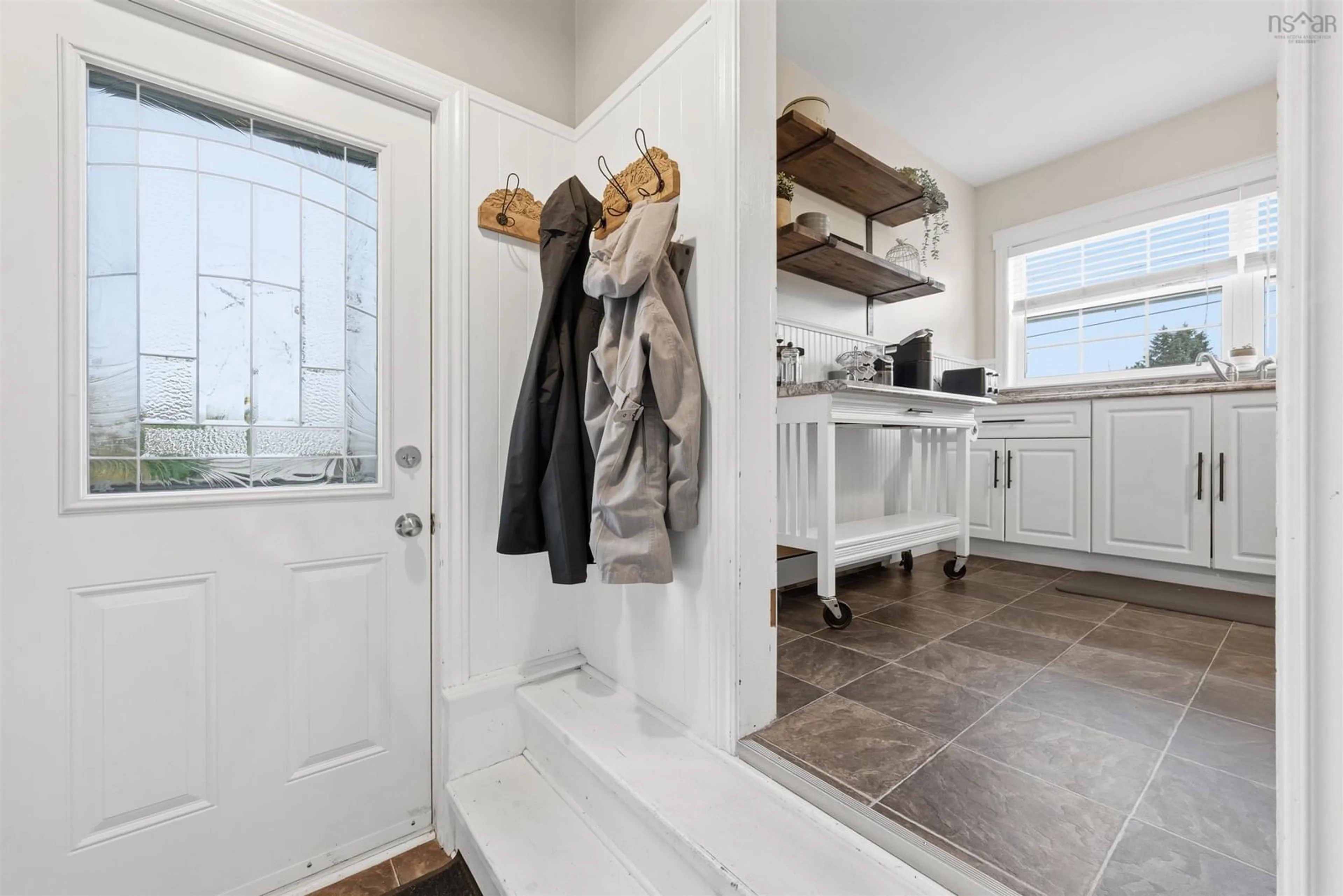 Indoor entryway for 1876 Highway 1, Falmouth Nova Scotia B0P 1P0