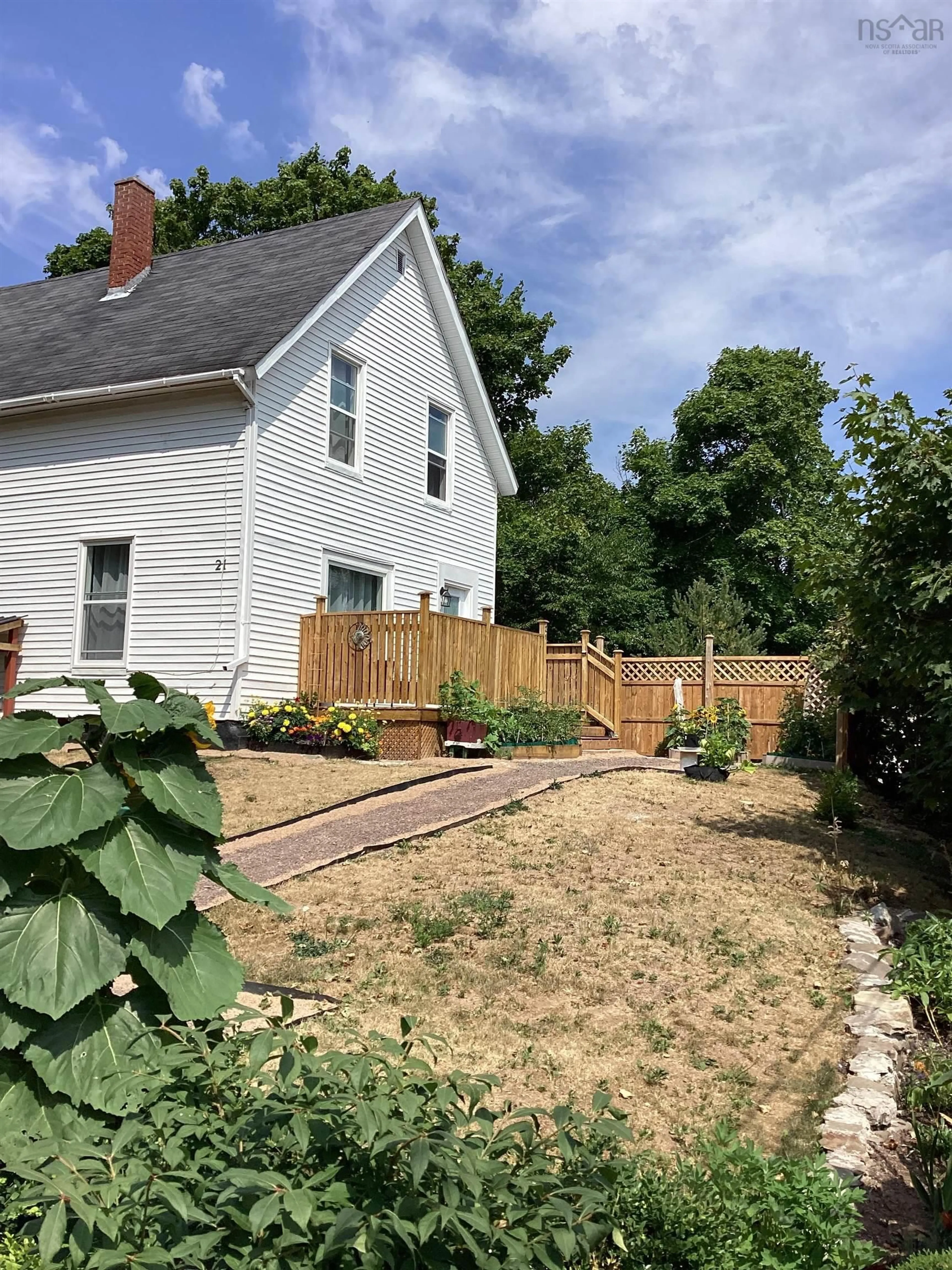 A pic from outside/outdoor area/front of a property/back of a property/a pic from drone, street for 21 Prince St, Parrsboro Nova Scotia B0M 1S0