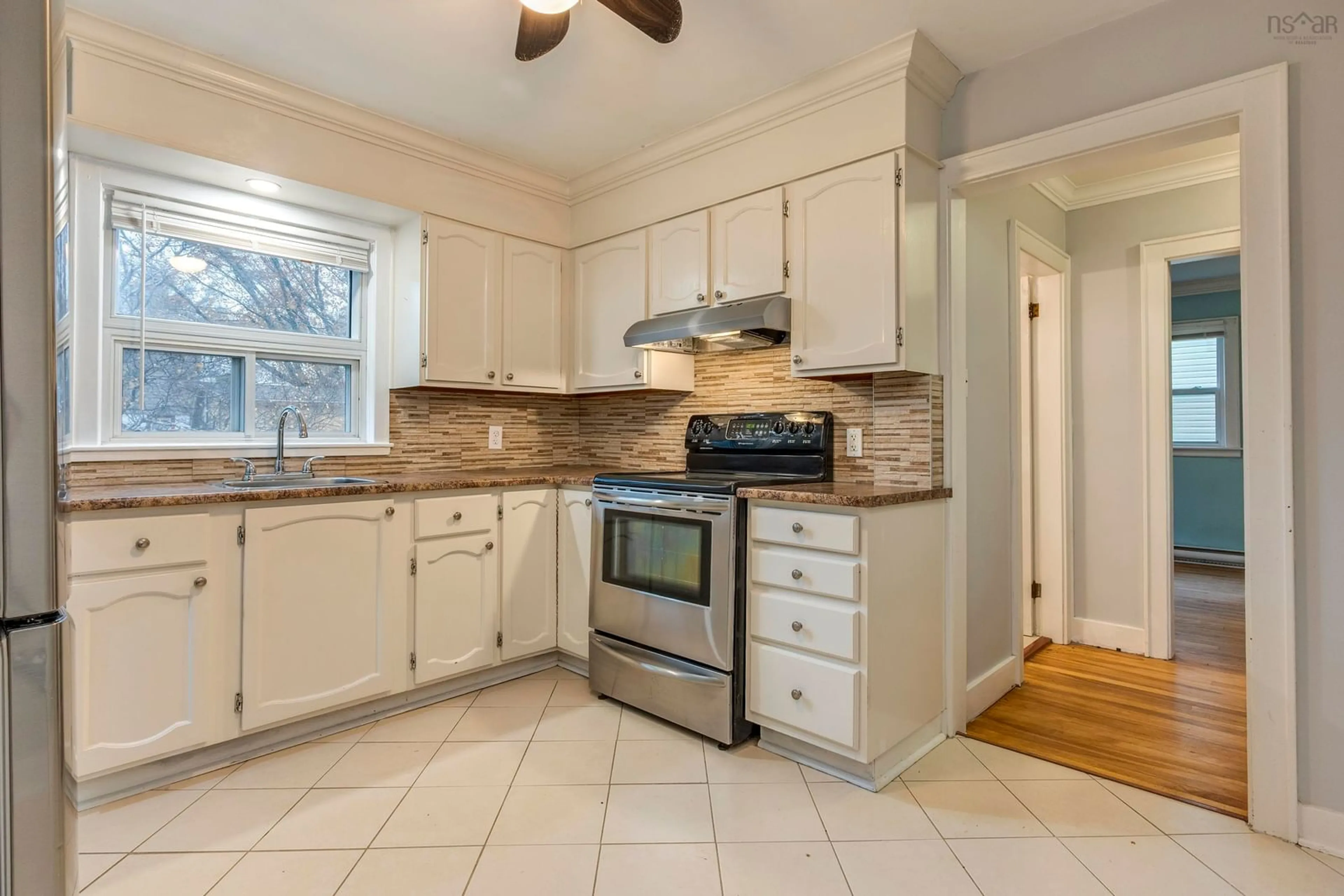 Standard kitchen, ceramic/tile floor for 85 Rufus Ave, Fairview Nova Scotia B3N 2L8