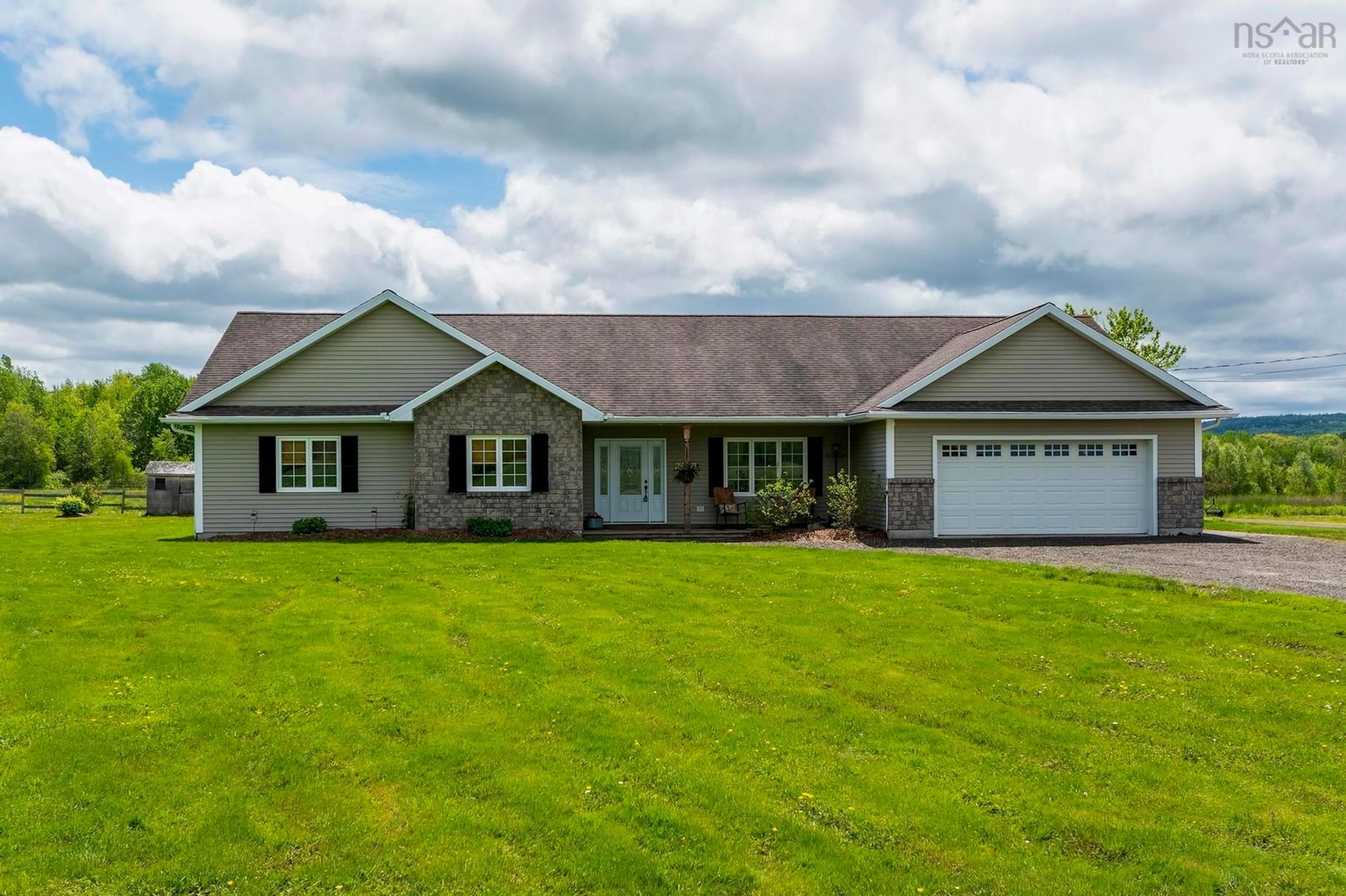 Home with vinyl exterior material, unknown for 10928 Highway 1, Paradise Nova Scotia B0S 1M0