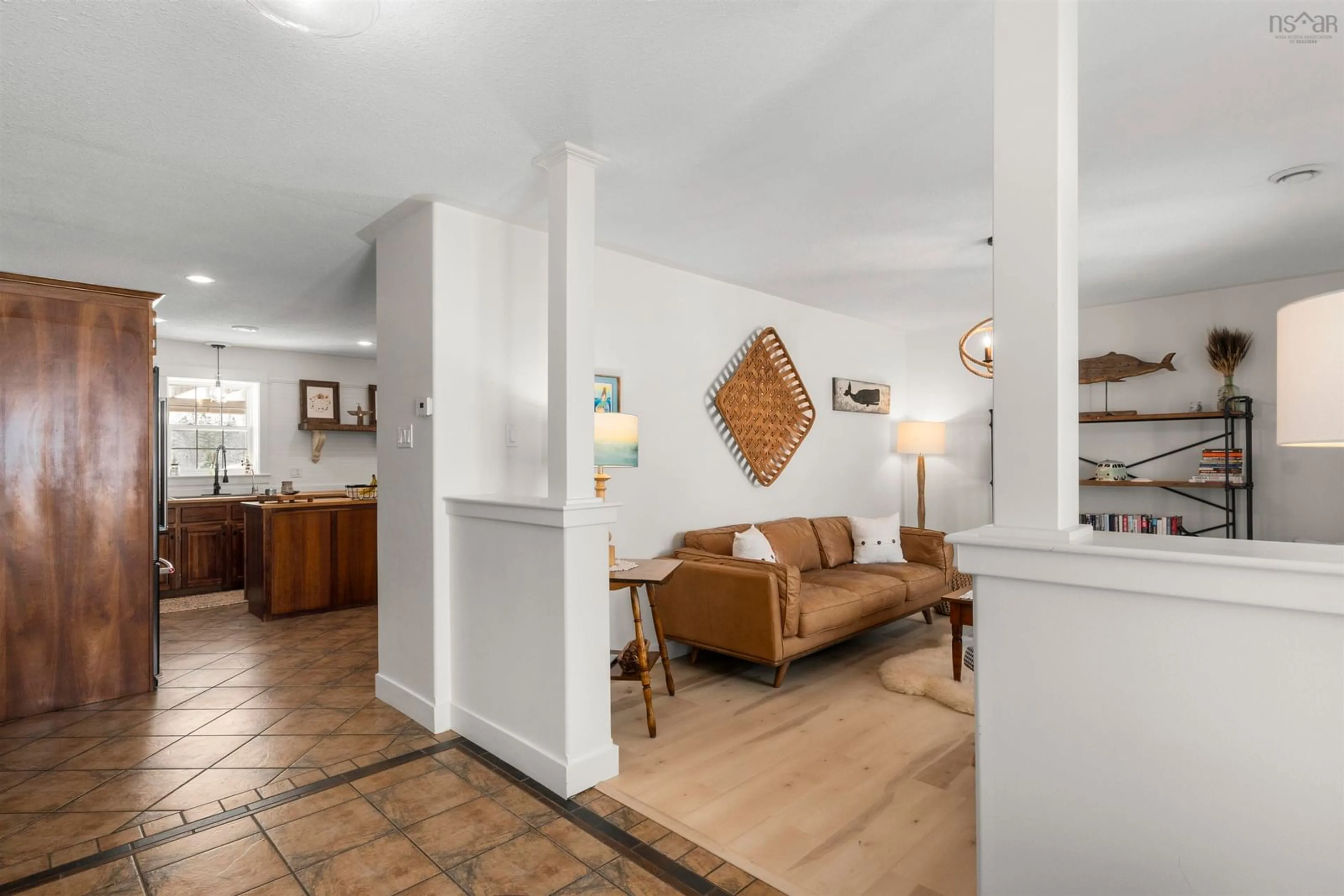 Indoor foyer for 10928 Highway 1, Paradise Nova Scotia B0S 1M0