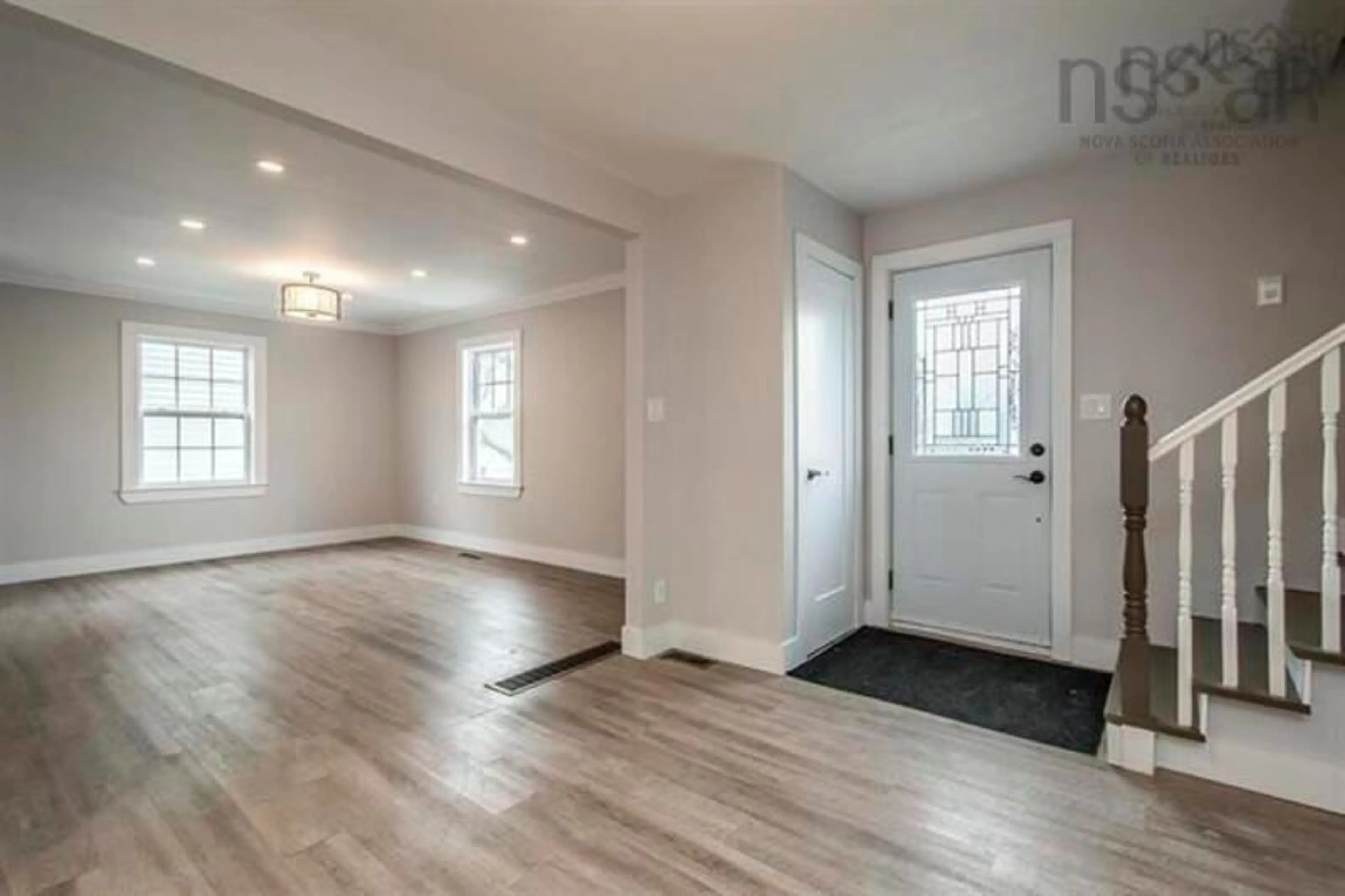 Indoor entryway for 82 Albro Lake Rd, Dartmouth Nova Scotia B3A 3Y5