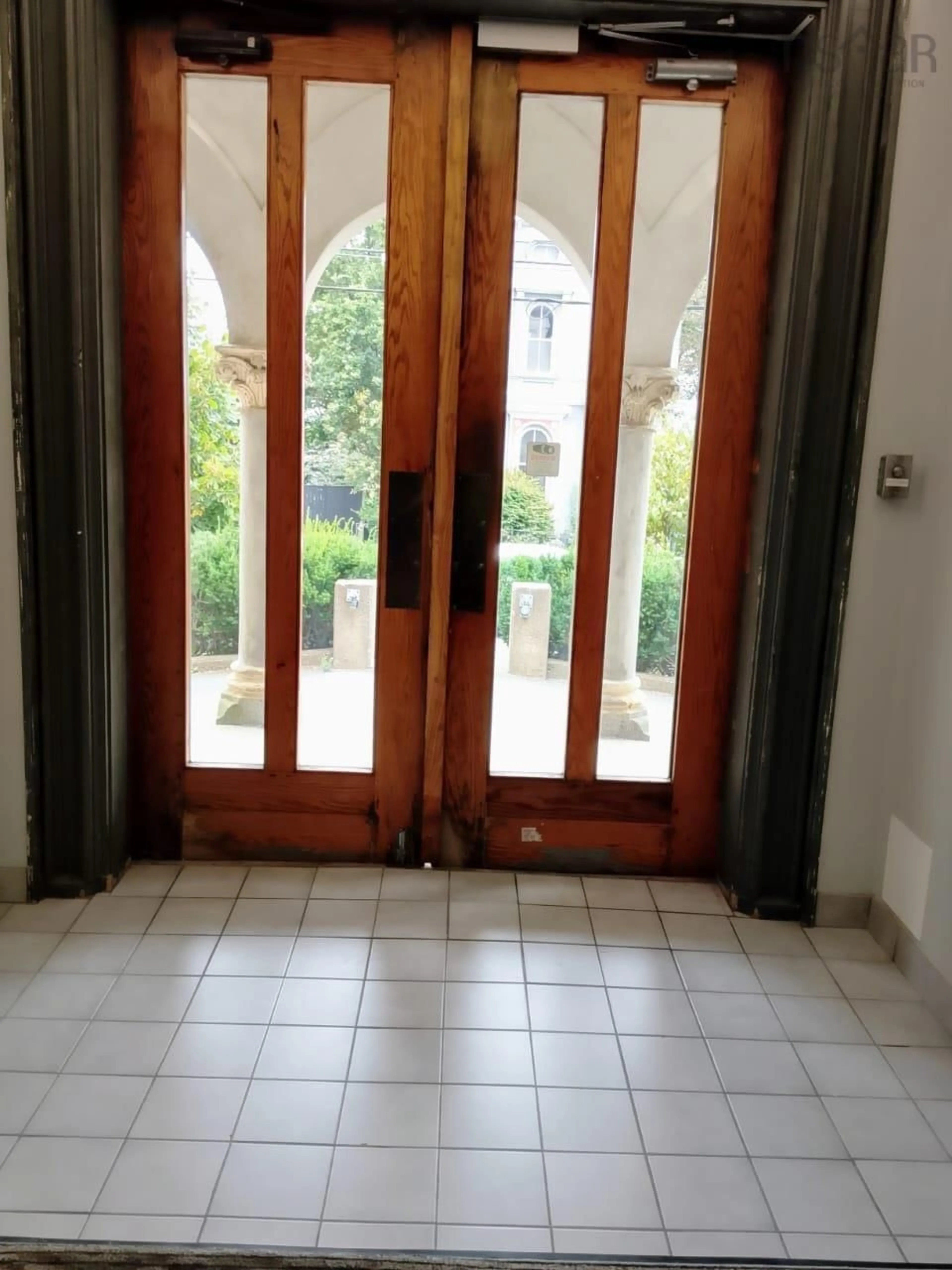Indoor foyer for 2128 Brunswick St, Halifax Nova Scotia B3K 2Y8