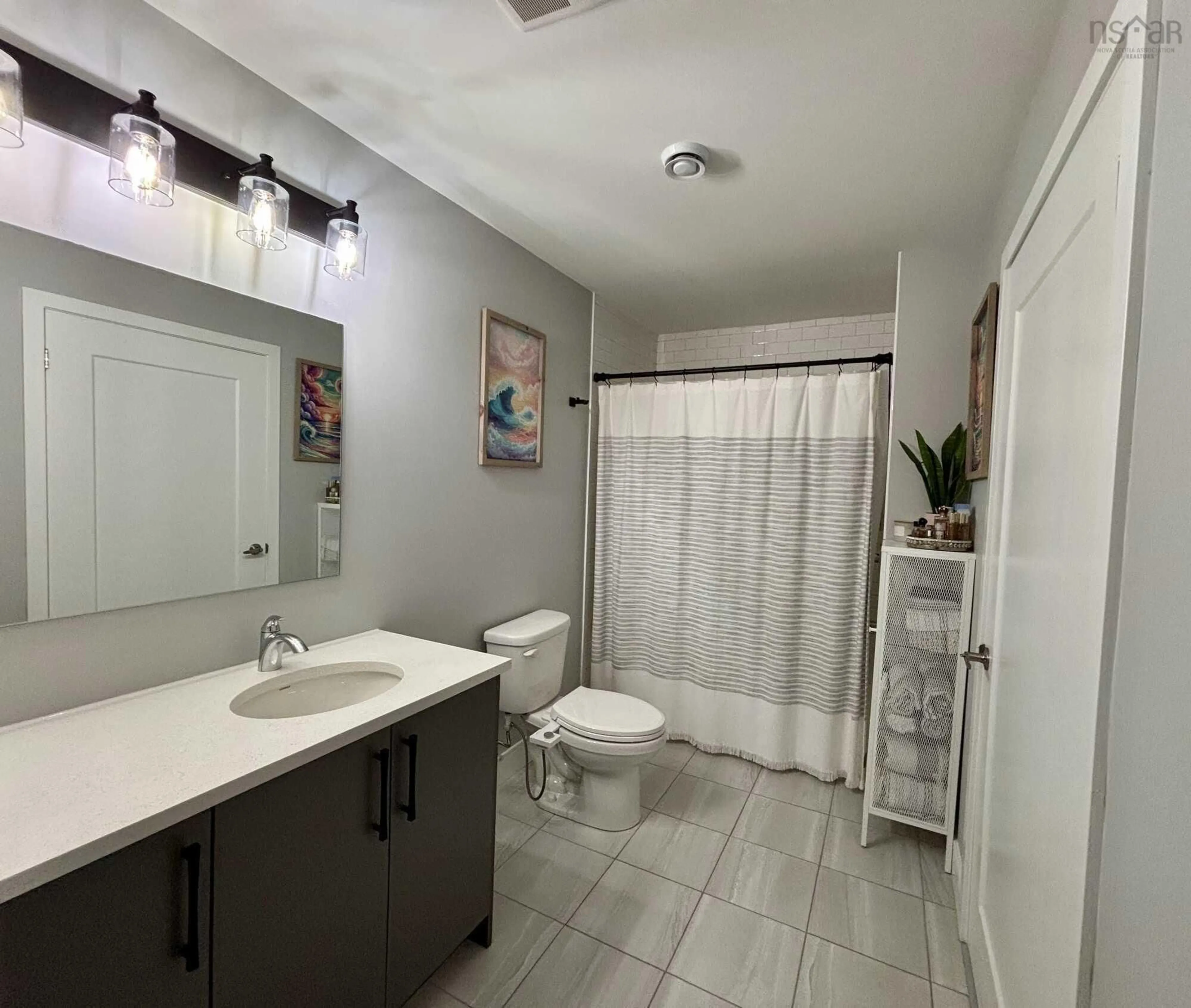 Standard bathroom, ceramic/tile floor for 72 Seapoint Rd #1006, Dartmouth Nova Scotia B3B 0K8